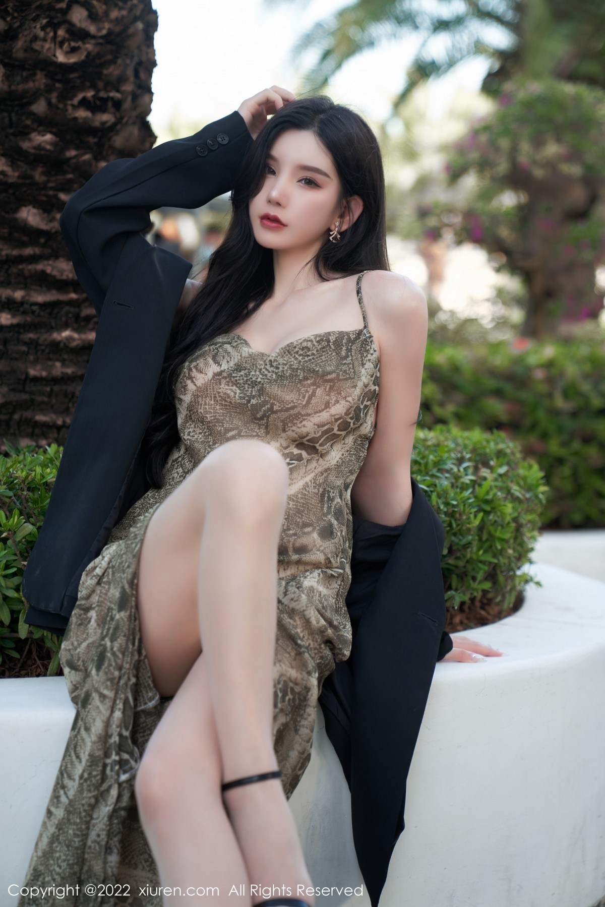 xgyw.top_XiuRen第4676期_女神周于希Sally三亚旅拍吊带裙配肉丝裤袜秀惹火身材诱惑写真64P