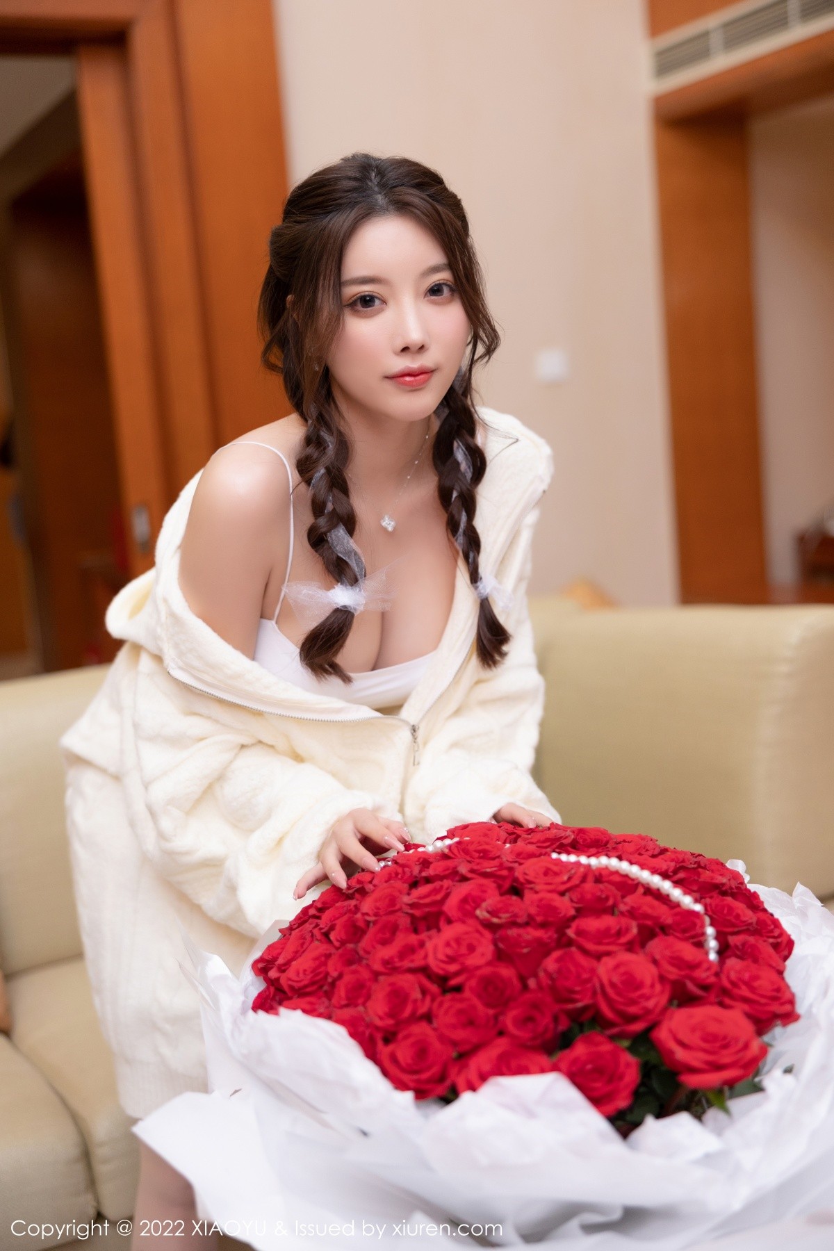 xgyw.top_[XiaoYu画语界]Vol.729_女神杨晨晨Yome惠州旅拍半脱露抹胸内衣秀完美身材诱惑写真73P