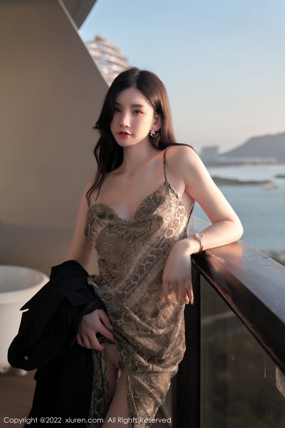 xgyw.top_XiuRen第4676期_女神周于希Sally三亚旅拍吊带裙配肉丝裤袜秀惹火身材诱惑写真64P