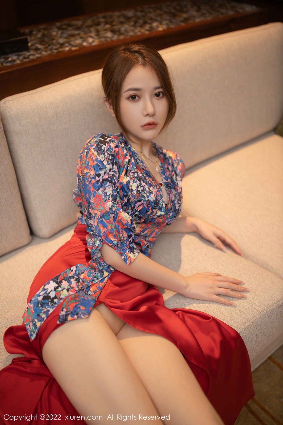 xgyw.top_XiuRen第4674期_模特鱼子酱Fish三亚旅拍花纹上衣配红裙子露蕾丝内衣诱惑写真74P