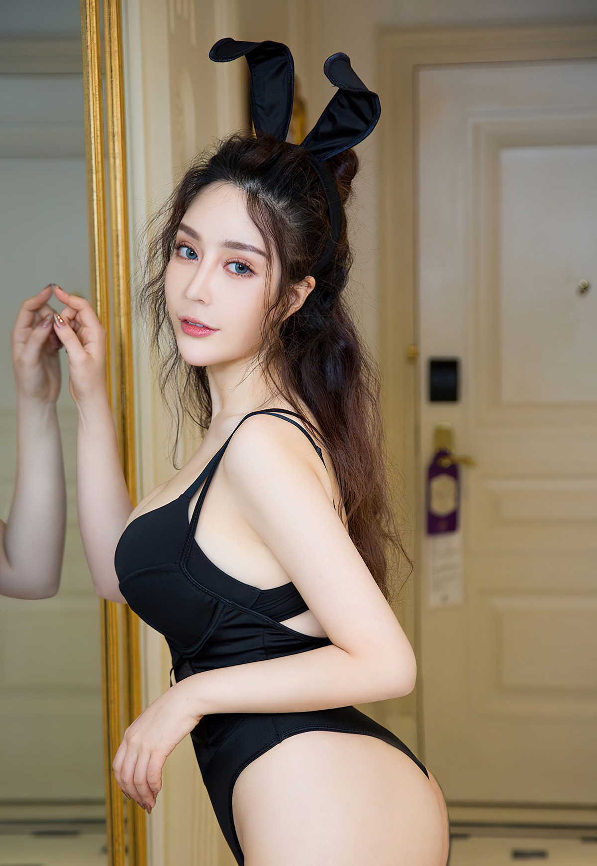 xgyw.top_[Ugirls爱尤物]No.2280_模特兔兔私房兔子装扮性感黑色低胸连体衣秀完美身材诱惑写真35P