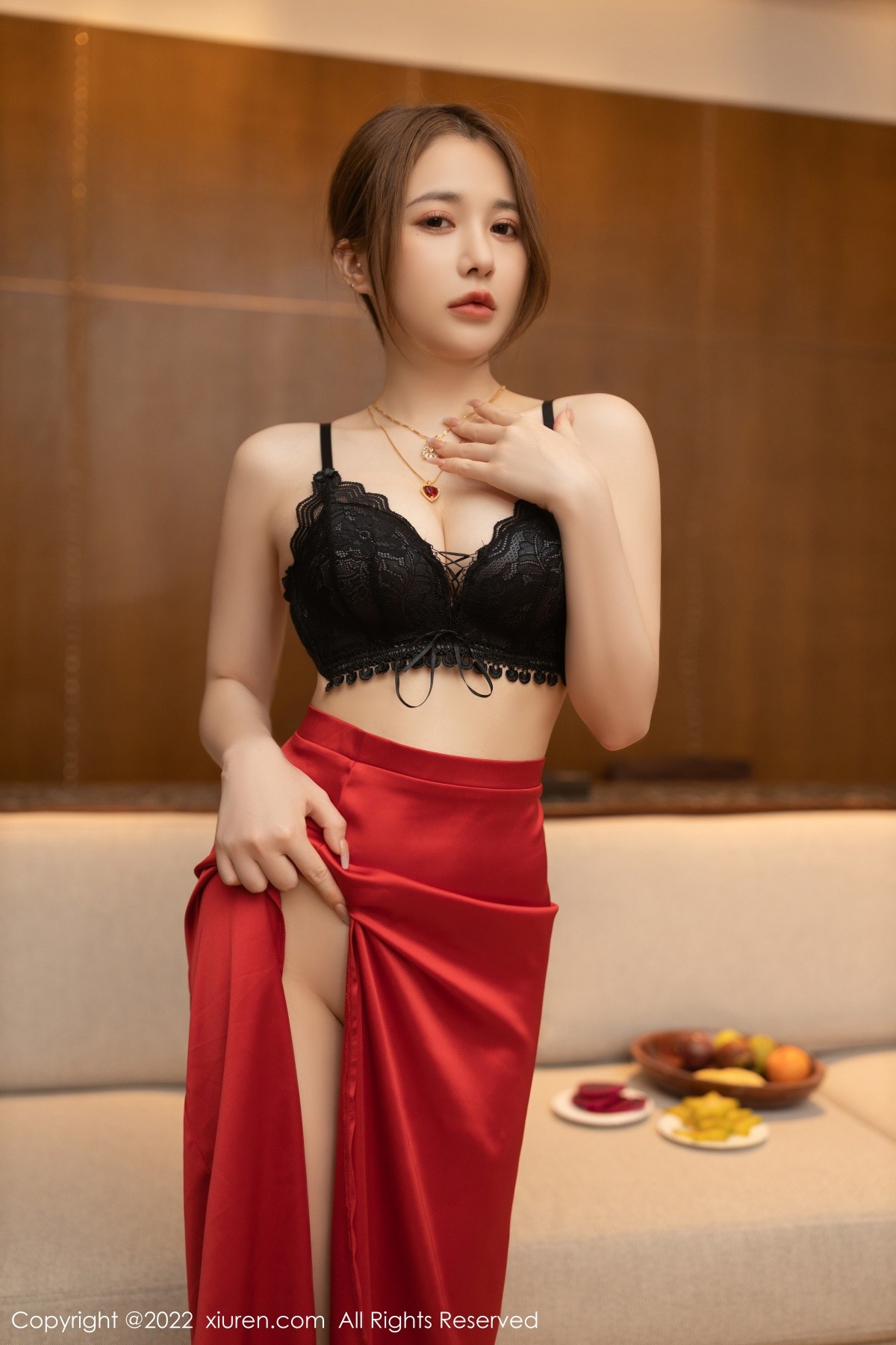 xgyw.top_XiuRen第4674期_模特鱼子酱Fish三亚旅拍花纹上衣配红裙子露蕾丝内衣诱惑写真74P