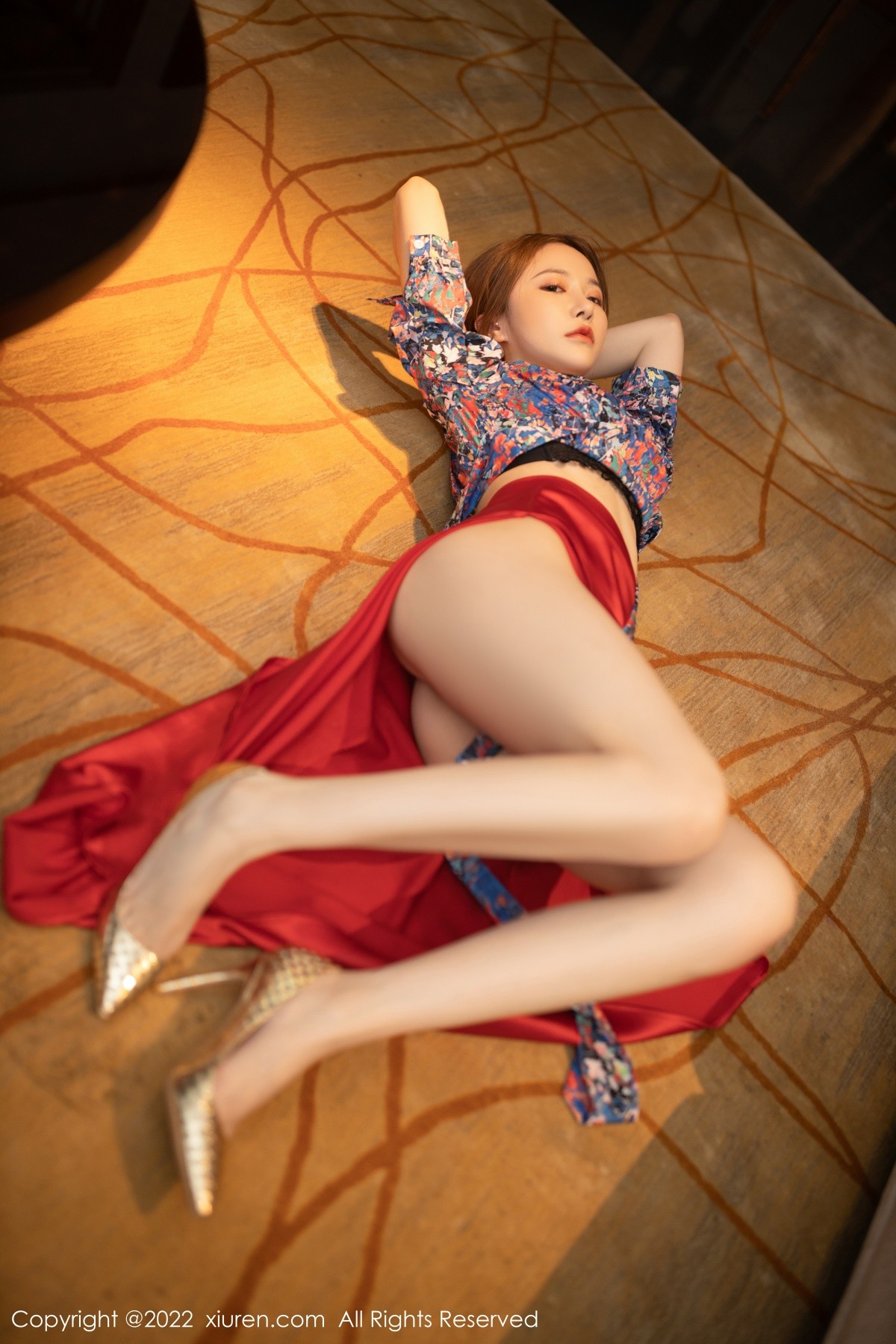 xgyw.top_XiuRen第4674期_模特鱼子酱Fish三亚旅拍花纹上衣配红裙子露蕾丝内衣诱惑写真74P