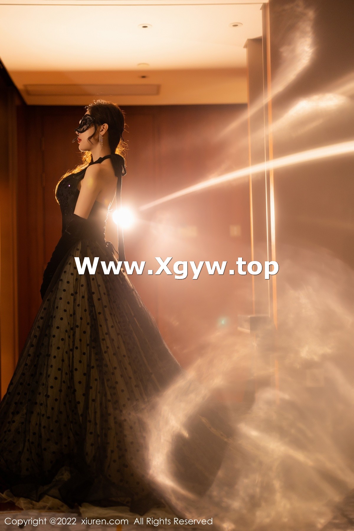 xgyw.top_XiuRen第4673期_女神王馨瑶yanni性感黑长裙 红色蕾丝服饰秀完美身材诱惑写真70P
