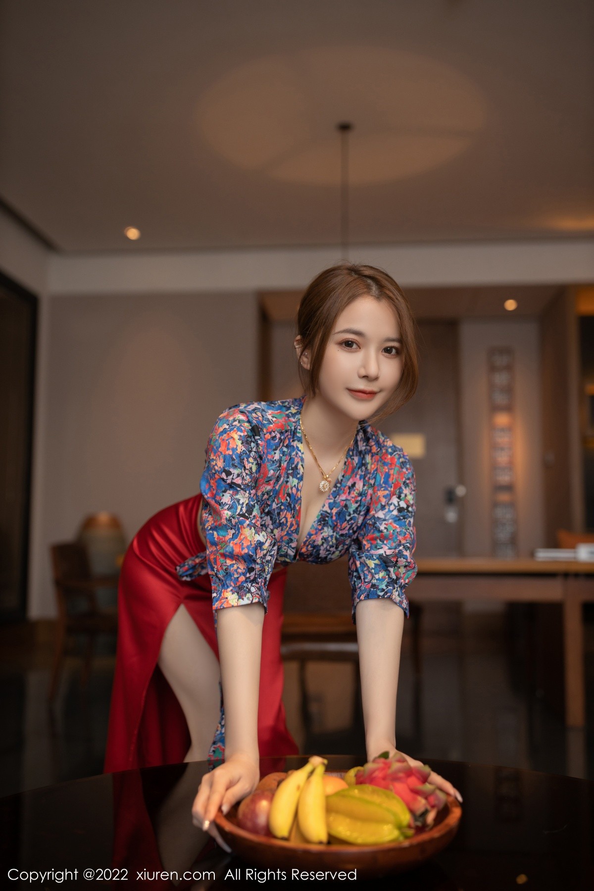 xgyw.top_XiuRen第4674期_模特鱼子酱Fish三亚旅拍花纹上衣配红裙子露蕾丝内衣诱惑写真74P