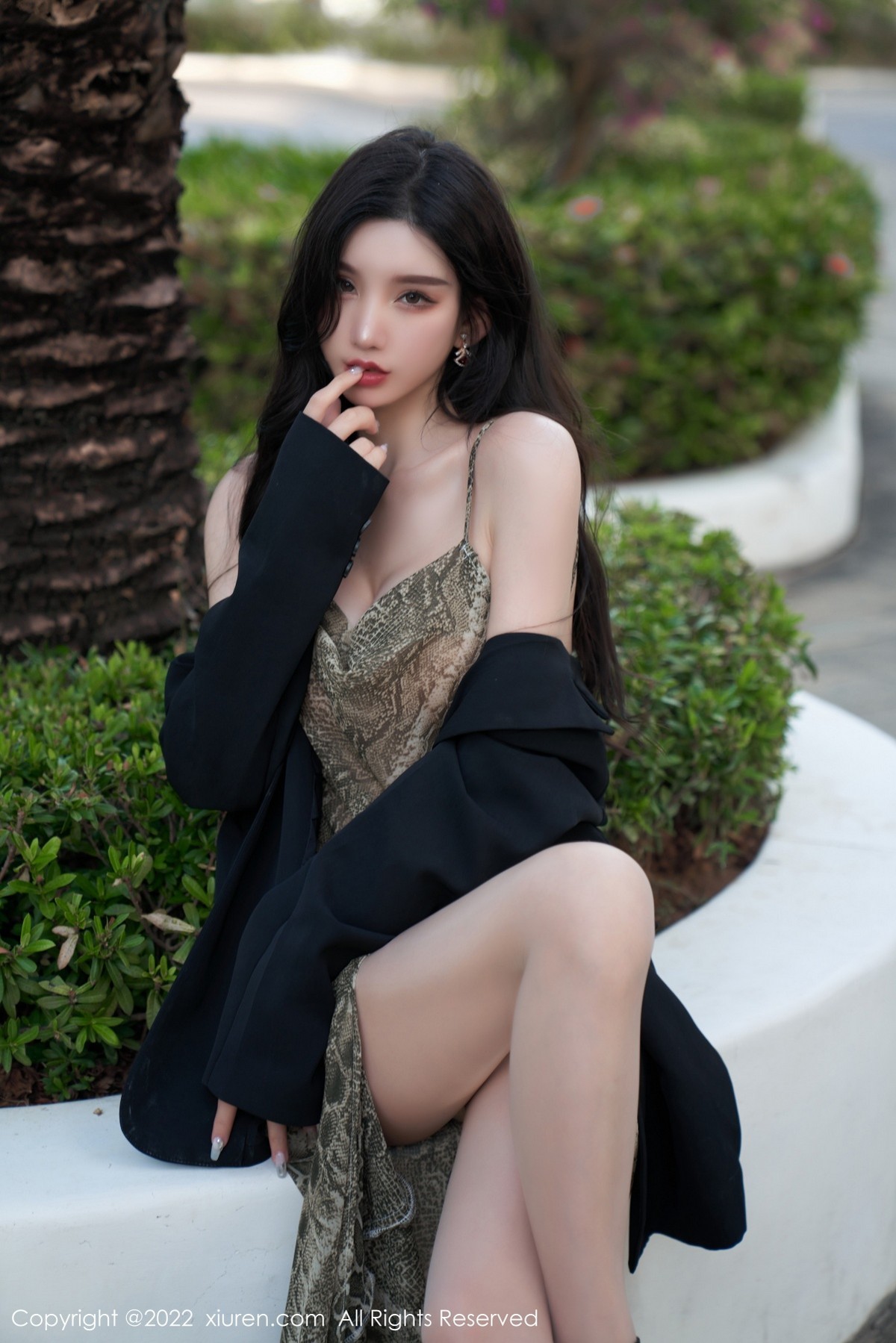 xgyw.top_XiuRen第4676期_女神周于希Sally三亚旅拍吊带裙配肉丝裤袜秀惹火身材诱惑写真64P