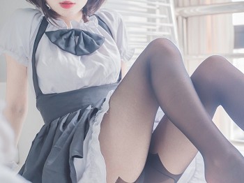 网络青春美女西园寺南歌黑袜主题私人性感眼镜女佣装配超薄黑色丝袜秀美腿骚扰写真30P