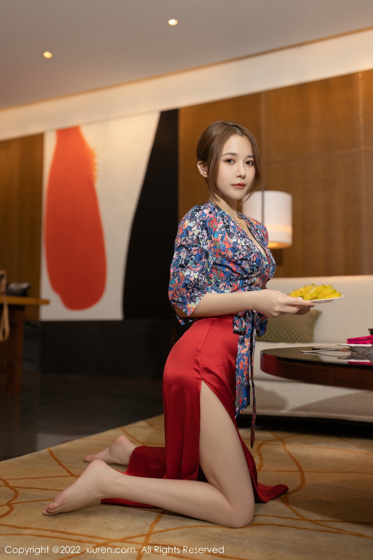 xgyw.top_XiuRen第4674期_模特鱼子酱Fish三亚旅拍花纹上衣配红裙子露蕾丝内衣诱惑写真74P