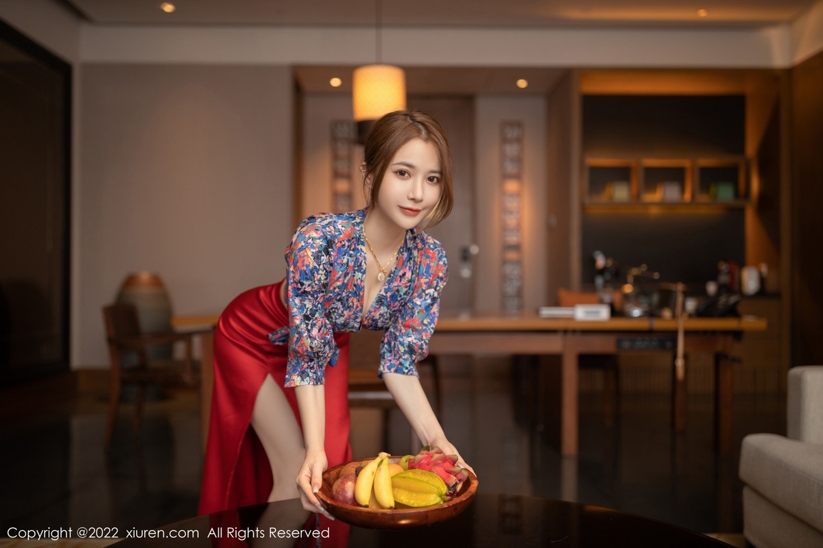 xgyw.top_XiuRen第4674期_模特鱼子酱Fish三亚旅拍花纹上衣配红裙子露蕾丝内衣诱惑写真74P