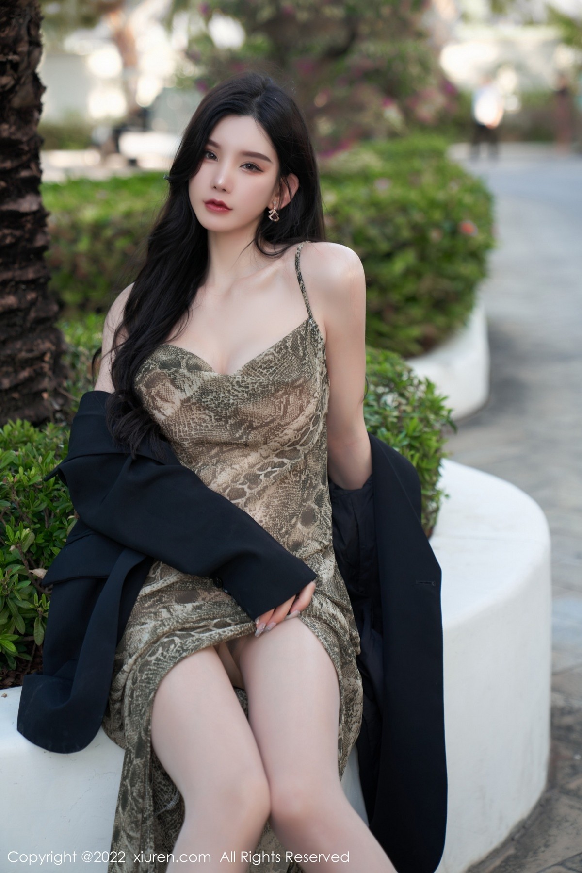 xgyw.top_XiuRen第4676期_女神周于希Sally三亚旅拍吊带裙配肉丝裤袜秀惹火身材诱惑写真64P