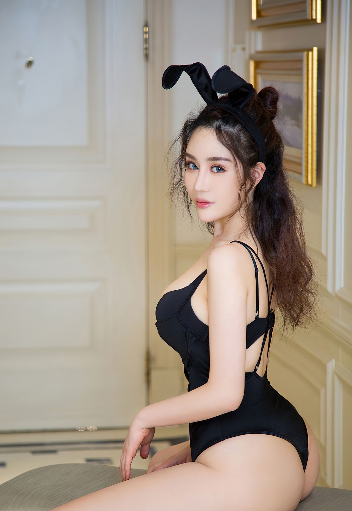 xgyw.top_[Ugirls爱尤物]No.2280_模特兔兔私房兔子装扮性感黑色低胸连体衣秀完美身材诱惑写真35P