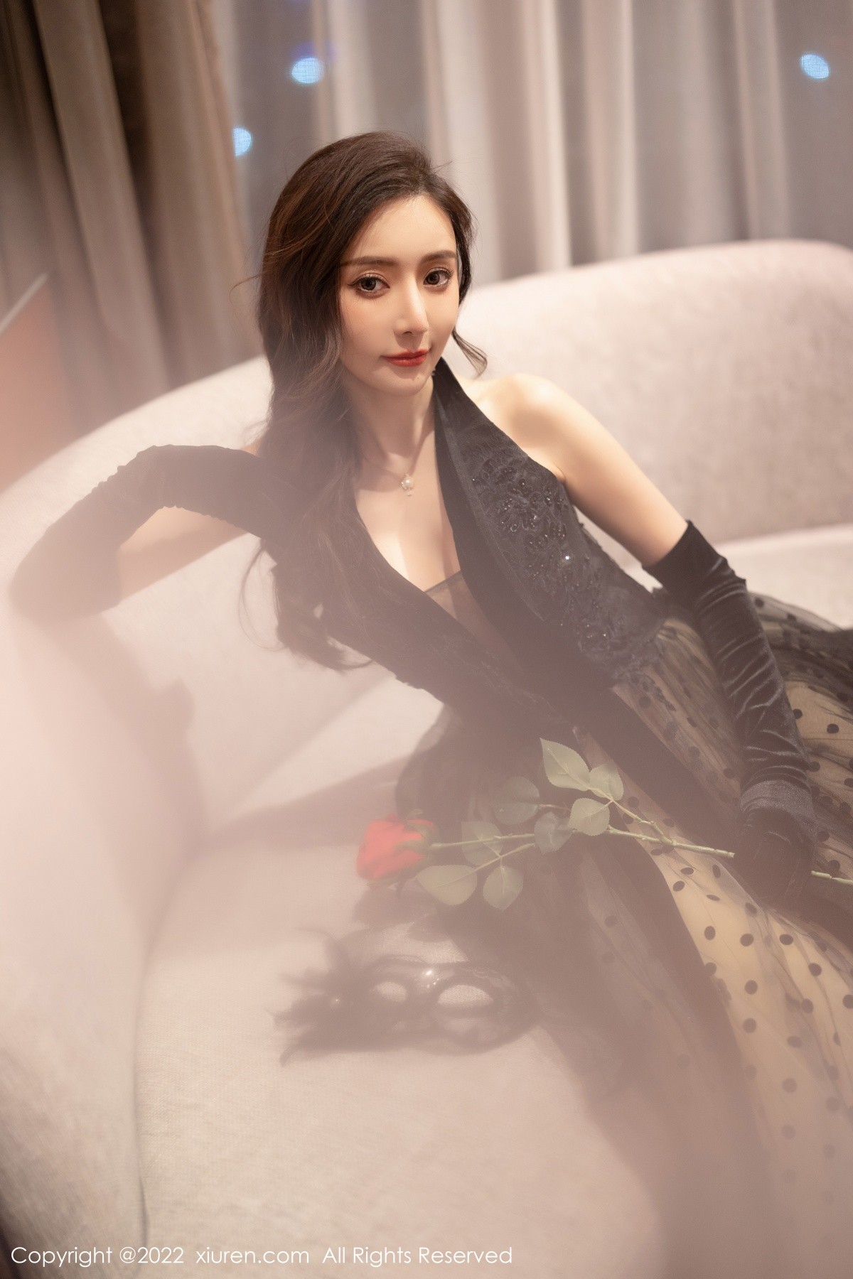xgyw.top_XiuRen第4673期_女神王馨瑶yanni性感黑长裙 红色蕾丝服饰秀完美身材诱惑写真70P