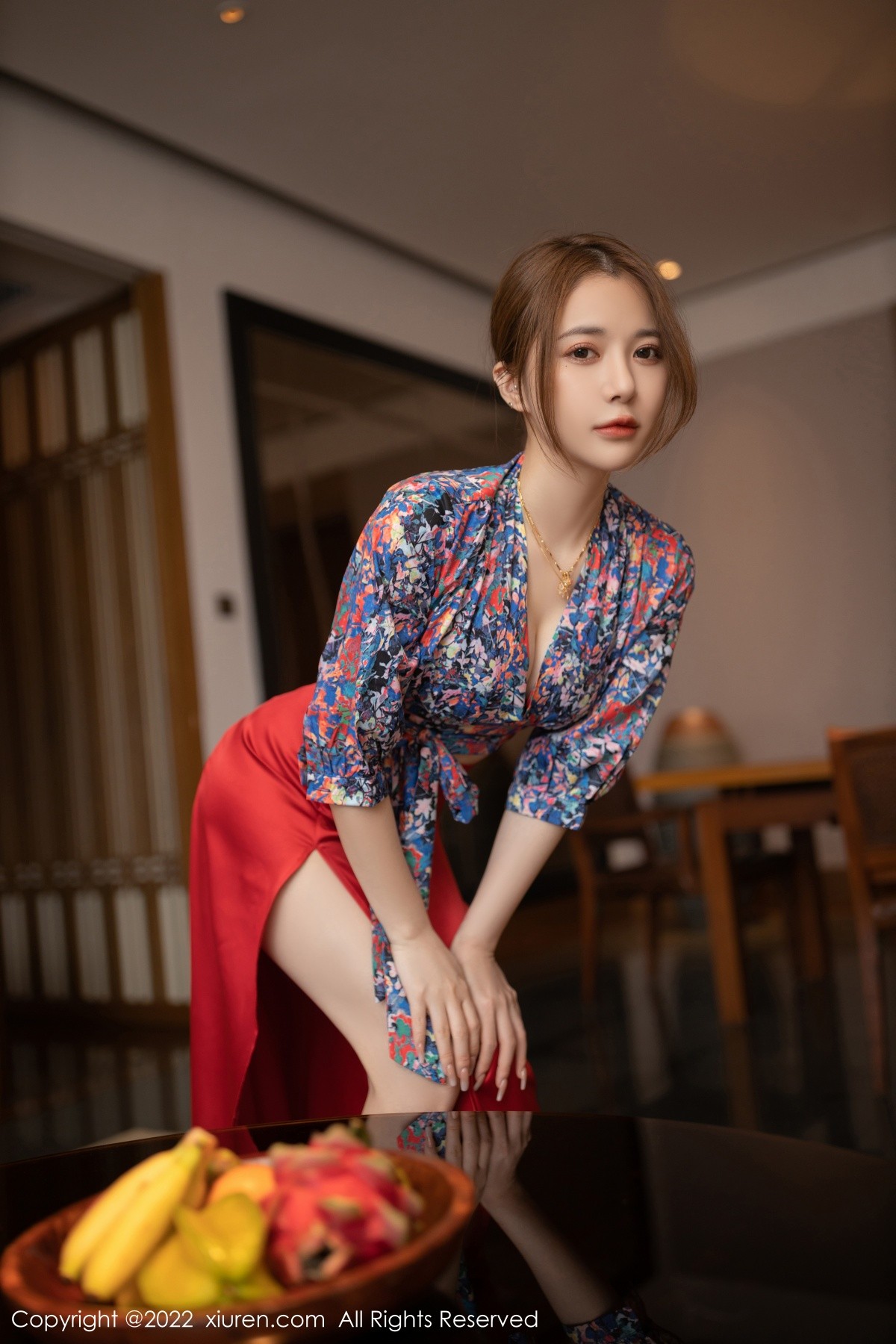 xgyw.top_XiuRen第4674期_模特鱼子酱Fish三亚旅拍花纹上衣配红裙子露蕾丝内衣诱惑写真74P