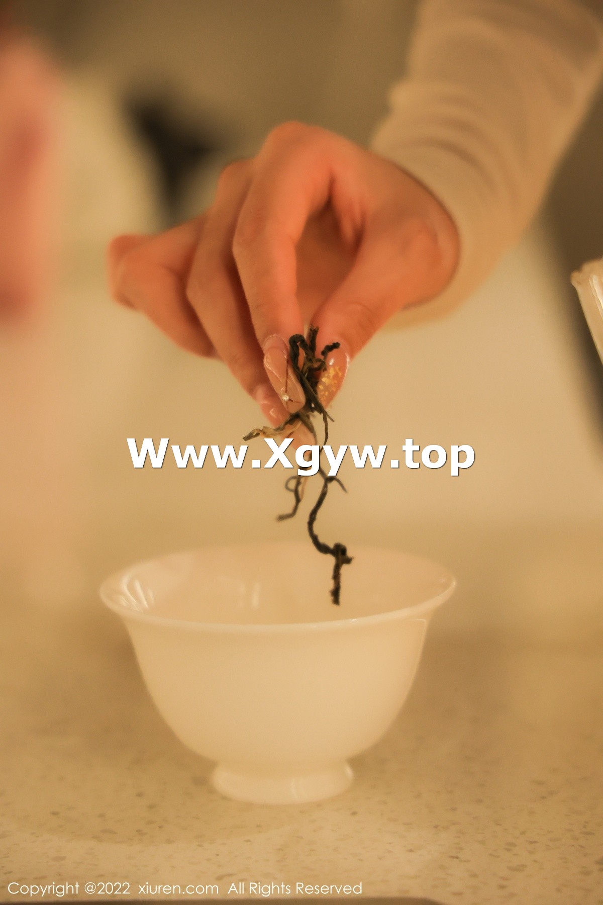 xgyw.top_XiuRen第4671期_模特汐汐baby三亚旅拍酒店场景轻透上衣配吊带裙性感迷人写真92P