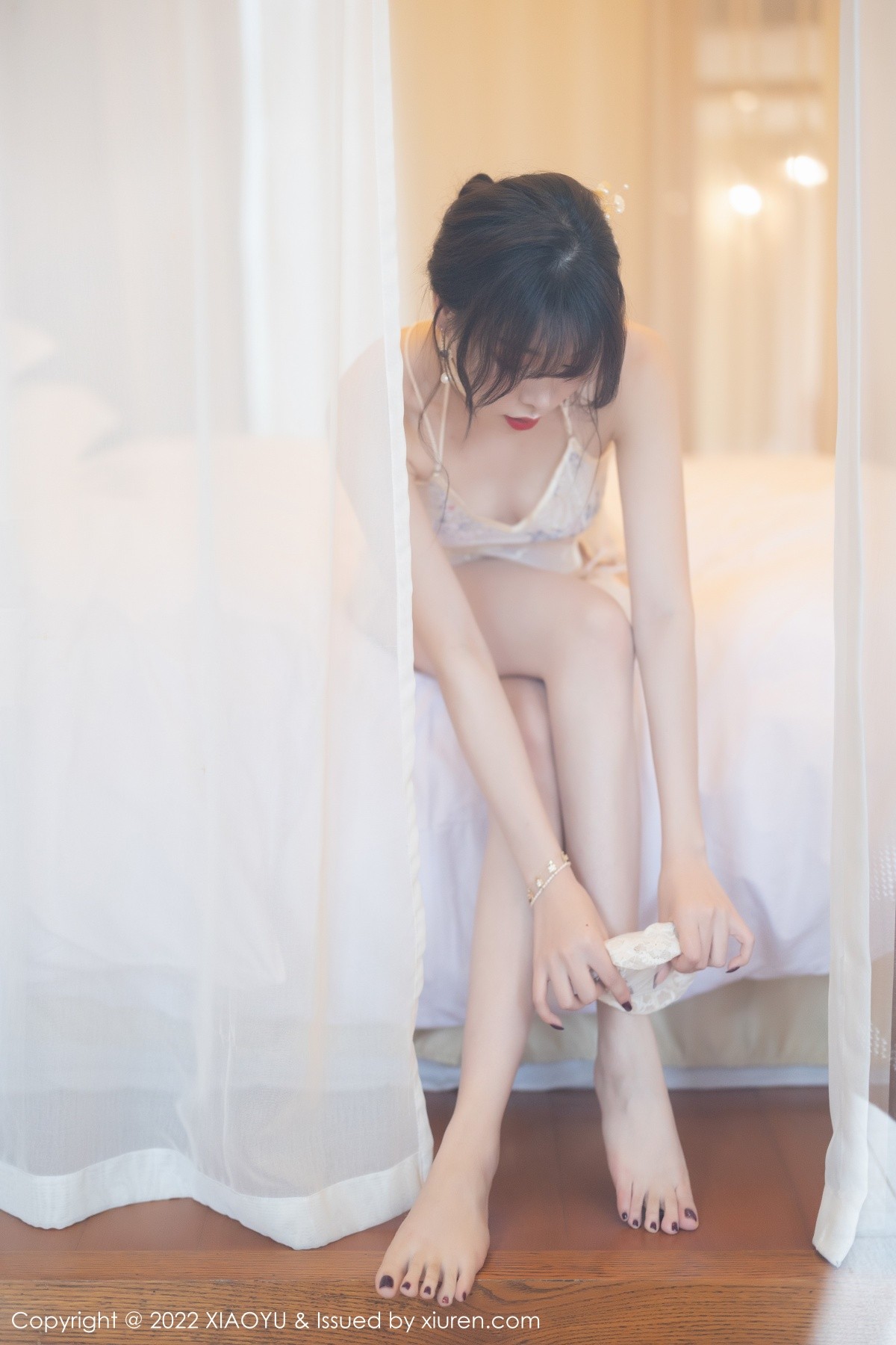 xgyw.top_[XiaoYu画语界]Vol.730_女神芝芝Booty惠州旅拍性感轻透淡色服饰配蕾丝袜完美诱惑写真78P