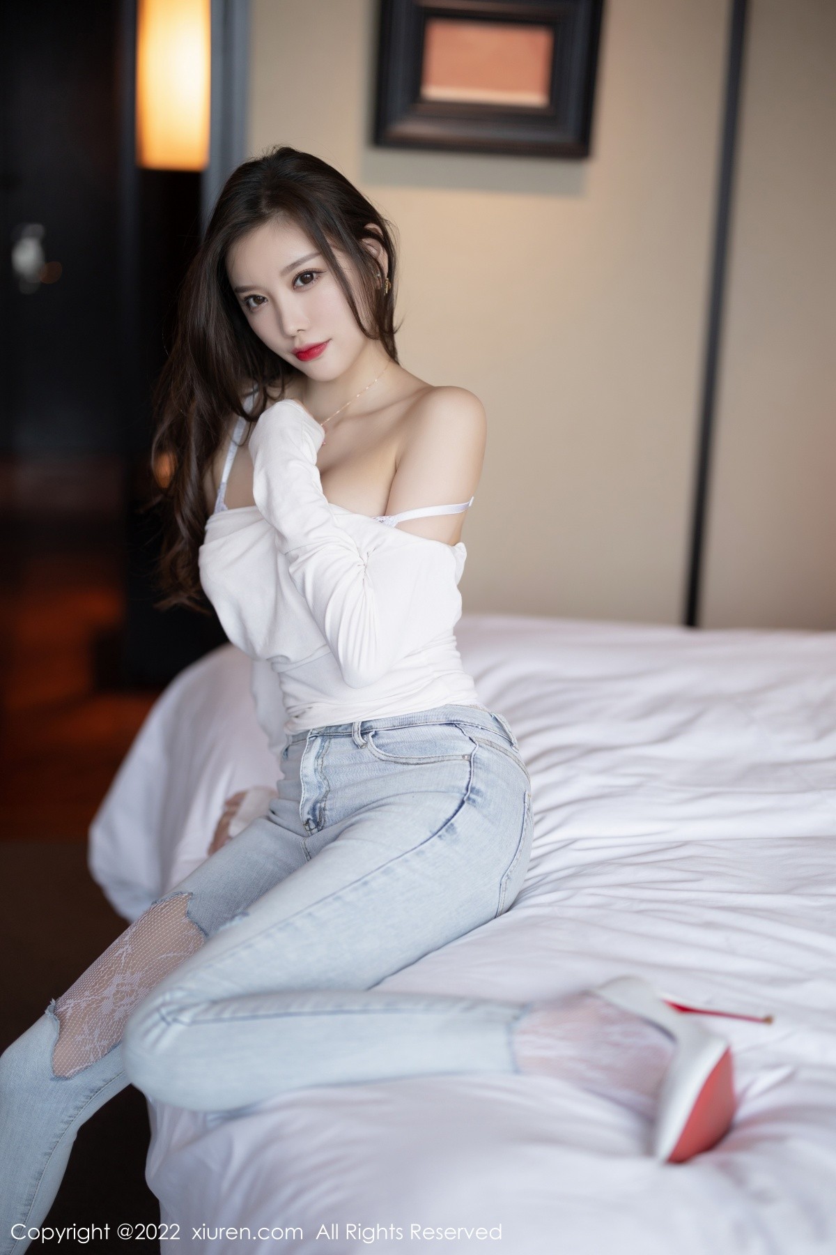 xgyw.top_XiuRen第4682期_女神杨晨晨Yome白色收身衣配牛仔裤半脱露蕾丝内衣诱惑写真86P