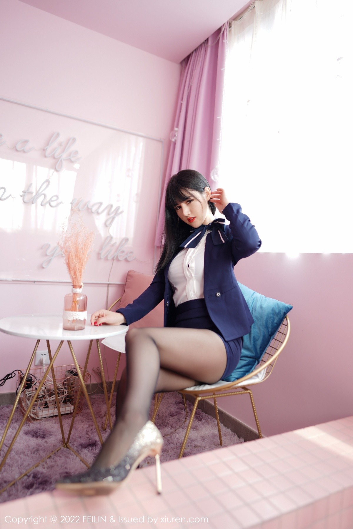xgyw.top_[FeiLin嗲囡囡]VOL.337_模特诗诗kiki制服主题半脱露性感内衣黑丝裤袜秀惹火身材写真86P