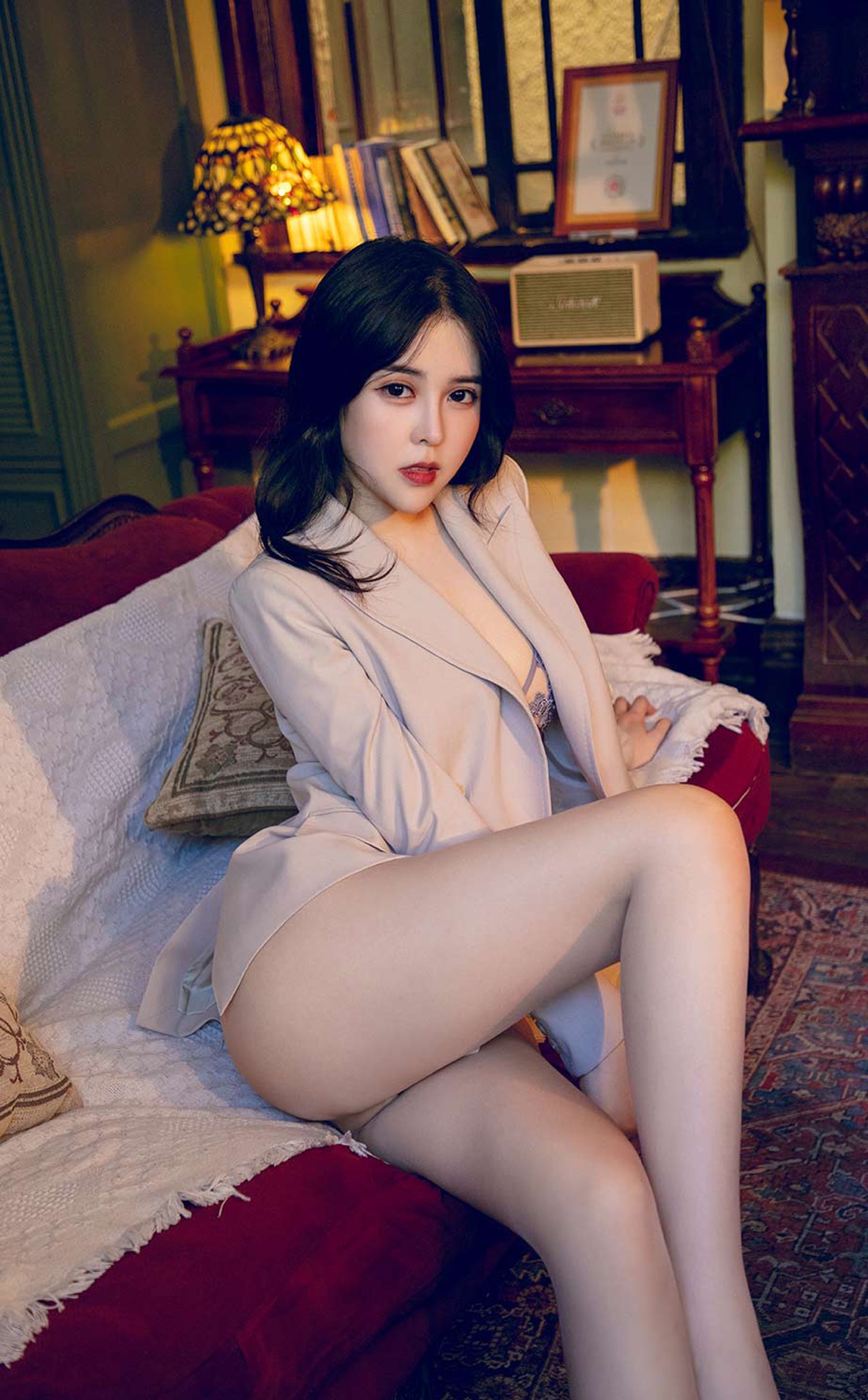 xgyw.top_[Ugirls爱尤物]No.2283_模特韩静安私房半脱外套露性感内衣超薄肉丝撩人诱惑写真35P