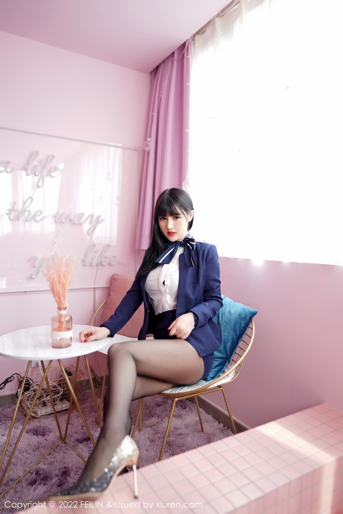 xgyw.top_[FeiLin嗲囡囡]VOL.337_模特诗诗kiki制服主题半脱露性感内衣黑丝裤袜秀惹火身材写真86P