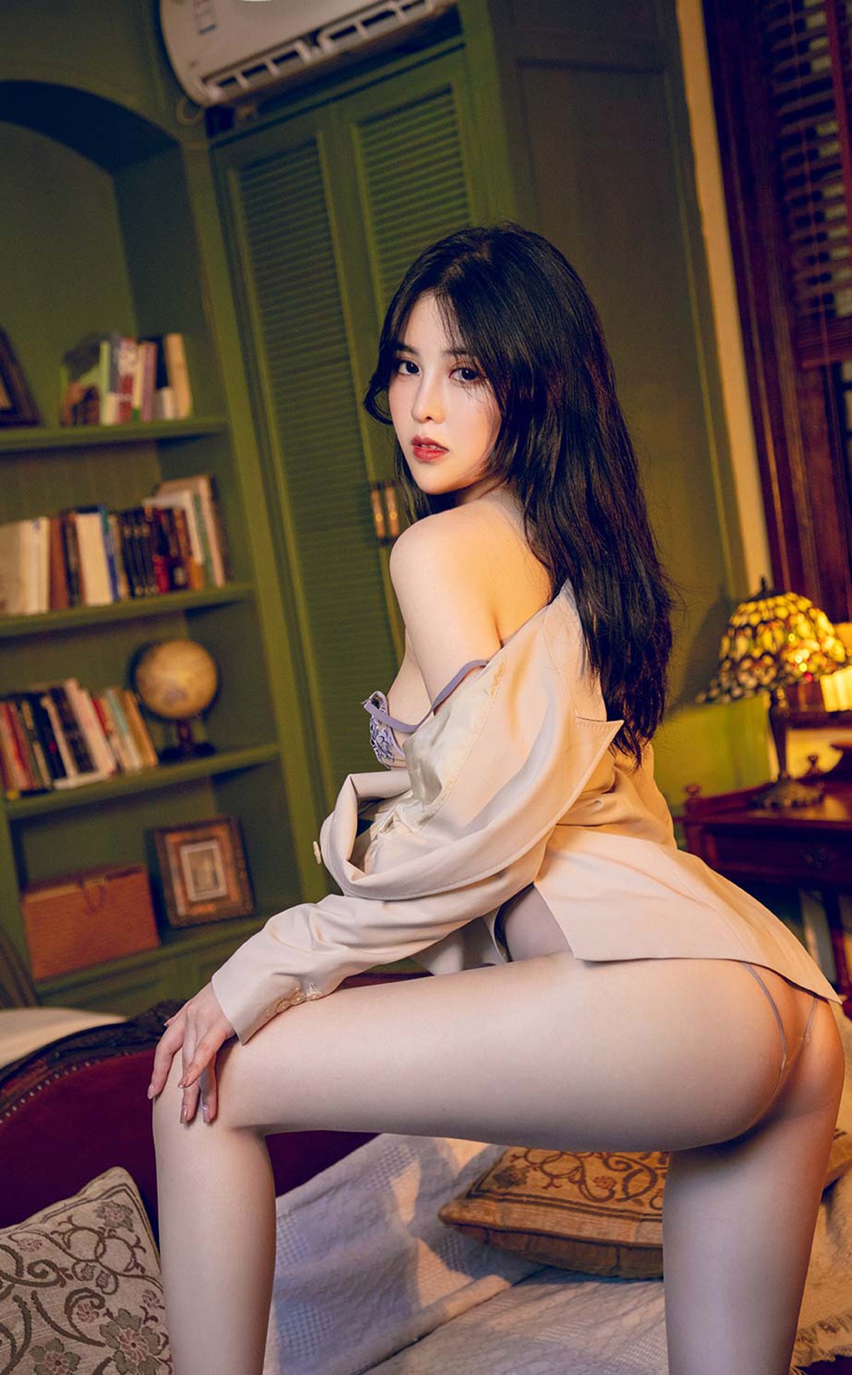 xgyw.top_[Ugirls爱尤物]No.2283_模特韩静安私房半脱外套露性感内衣超薄肉丝撩人诱惑写真35P