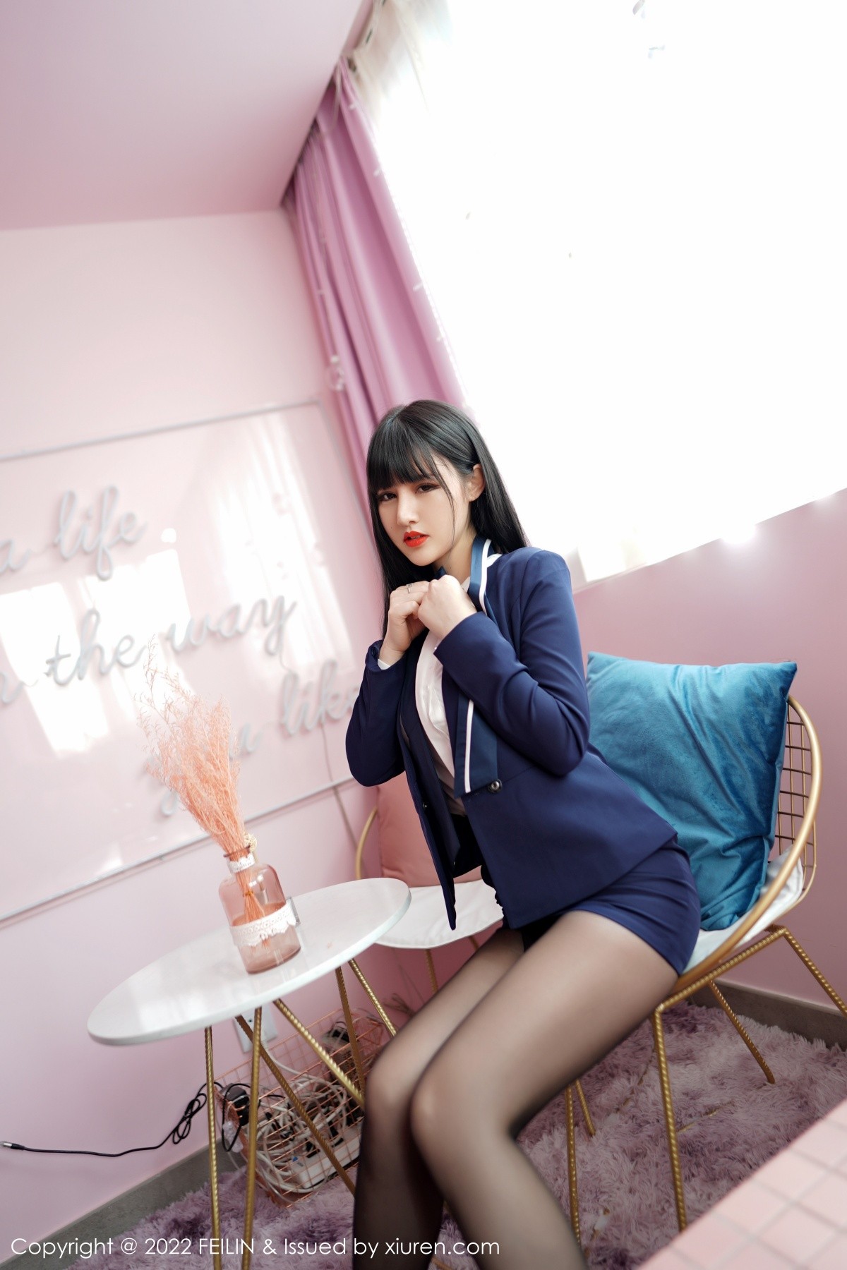 xgyw.top_[FeiLin嗲囡囡]VOL.337_模特诗诗kiki制服主题半脱露性感内衣黑丝裤袜秀惹火身材写真86P