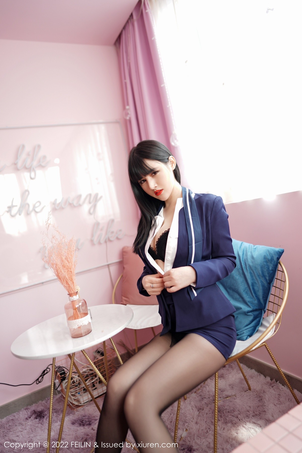 xgyw.top_[FeiLin嗲囡囡]VOL.337_模特诗诗kiki制服主题半脱露性感内衣黑丝裤袜秀惹火身材写真86P