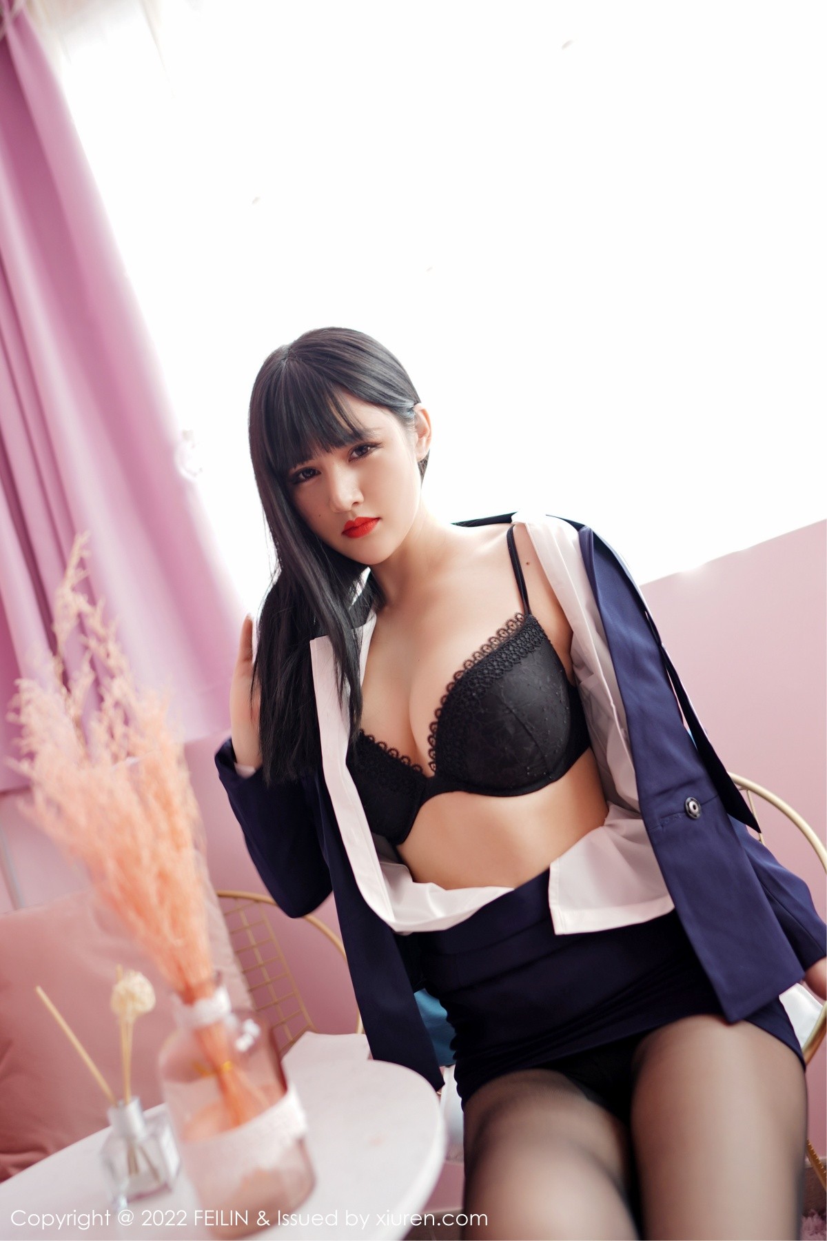 xgyw.top_[FeiLin嗲囡囡]VOL.337_模特诗诗kiki制服主题半脱露性感内衣黑丝裤袜秀惹火身材写真86P