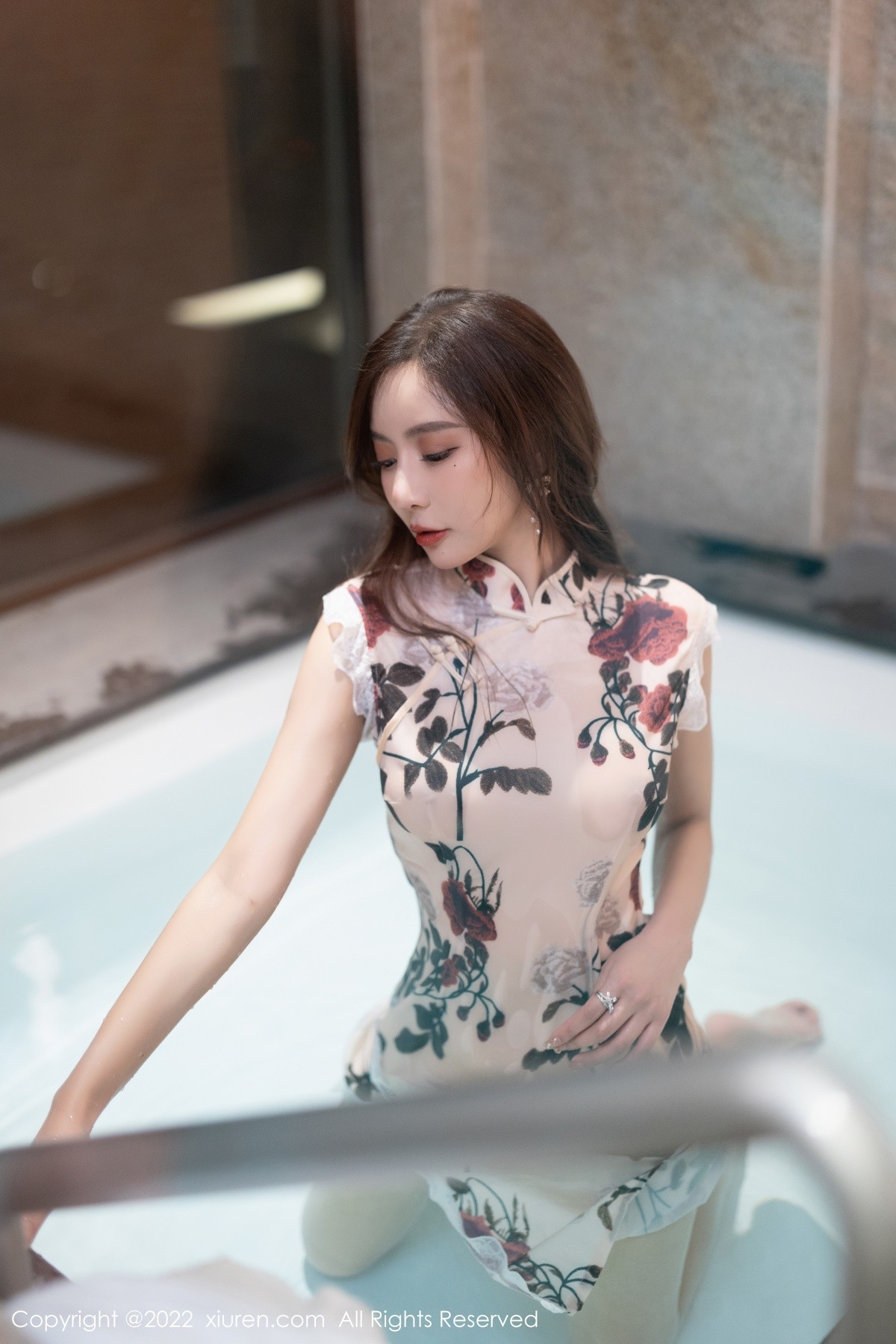 xgyw.top_XiuRen第4688期_女神王馨瑶yanni脱花纹旗袍露性感紫色内衣超薄肉丝诱惑写真72P