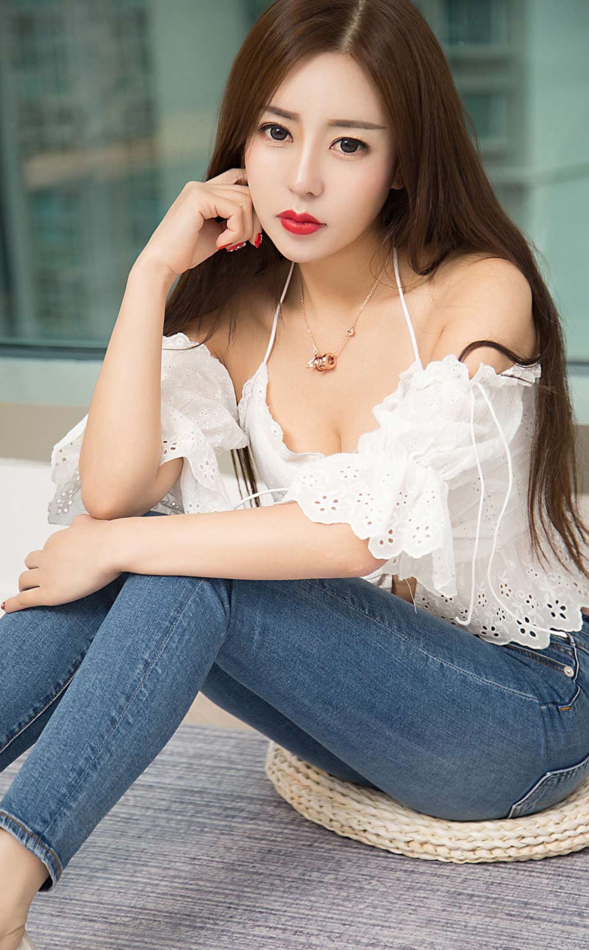 xgyw.top_[Ugirls爱尤物]No.2285_模特吴美溪私房性感服饰系列半脱秀完美身材撩人诱惑写真35P