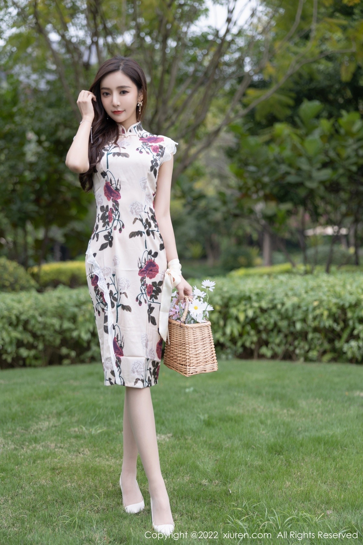 xgyw.top_XiuRen第4688期_女神王馨瑶yanni脱花纹旗袍露性感紫色内衣超薄肉丝诱惑写真72P