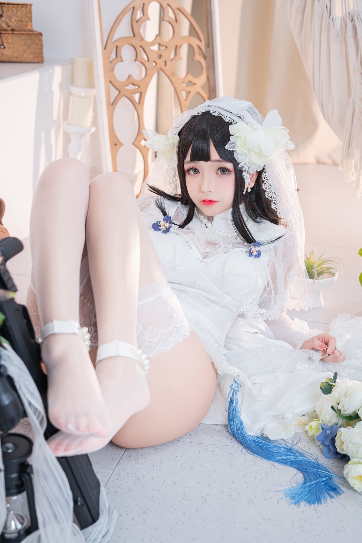xgyw.top_网络美女松本甜奈姣95式婚纱主题白色薄纱配白色蕾丝吊袜秀翘臀美腿诱惑写真52P