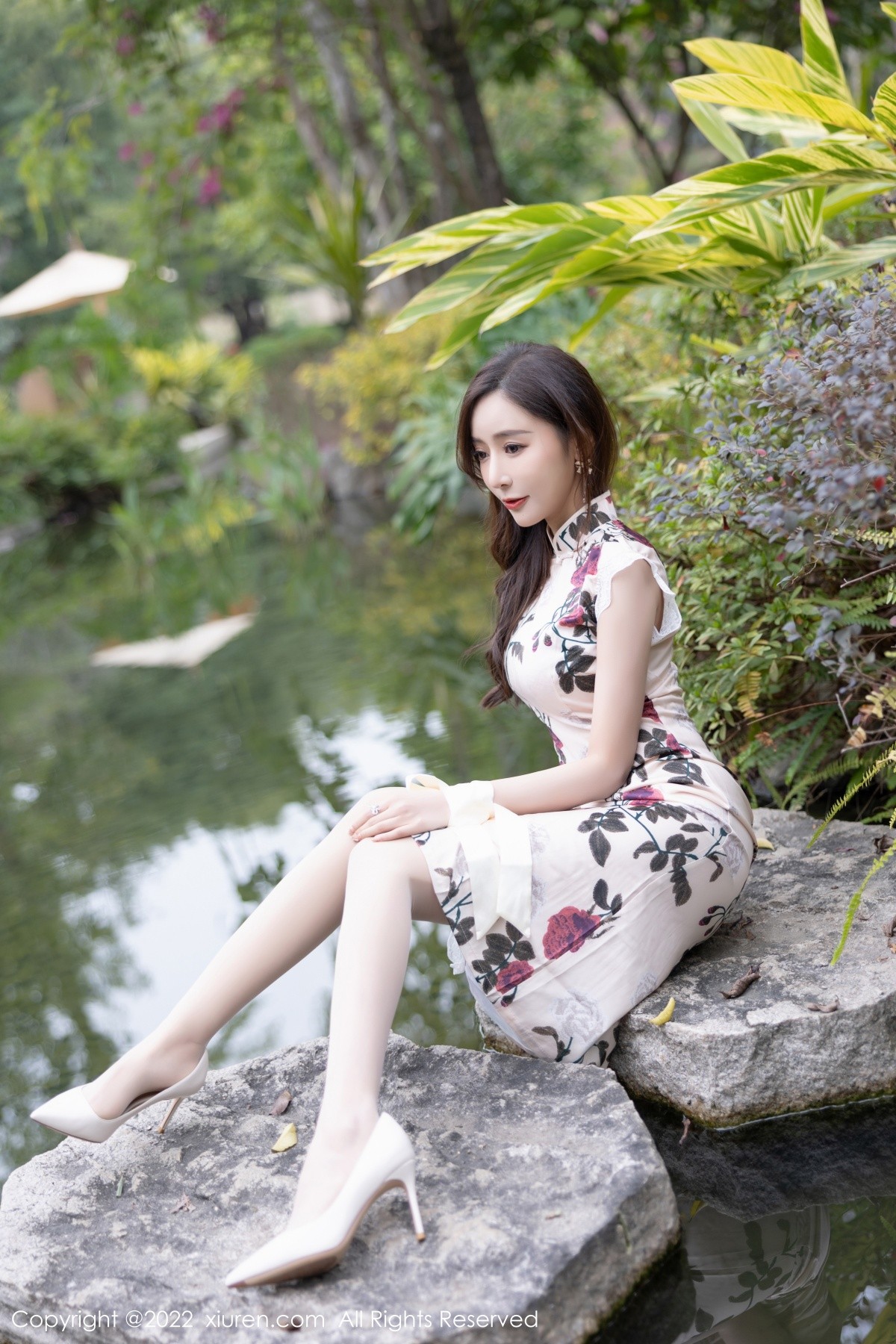 xgyw.top_XiuRen第4688期_女神王馨瑶yanni脱花纹旗袍露性感紫色内衣超薄肉丝诱惑写真72P