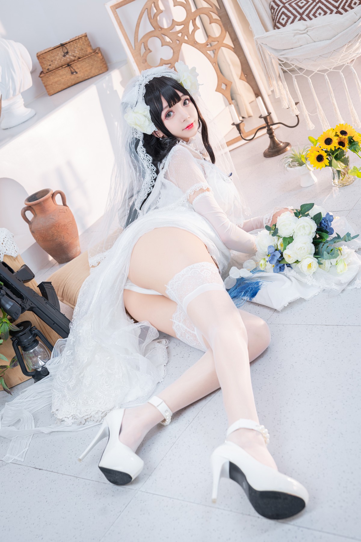 xgyw.top_网络美女松本甜奈姣95式婚纱主题白色薄纱配白色蕾丝吊袜秀翘臀美腿诱惑写真52P