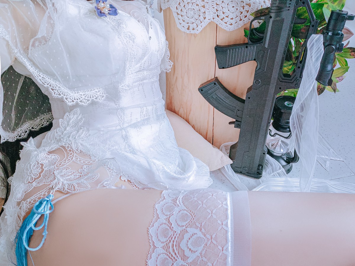 xgyw.top_网络美女松本甜奈姣95式婚纱主题白色薄纱配白色蕾丝吊袜秀翘臀美腿诱惑写真52P
