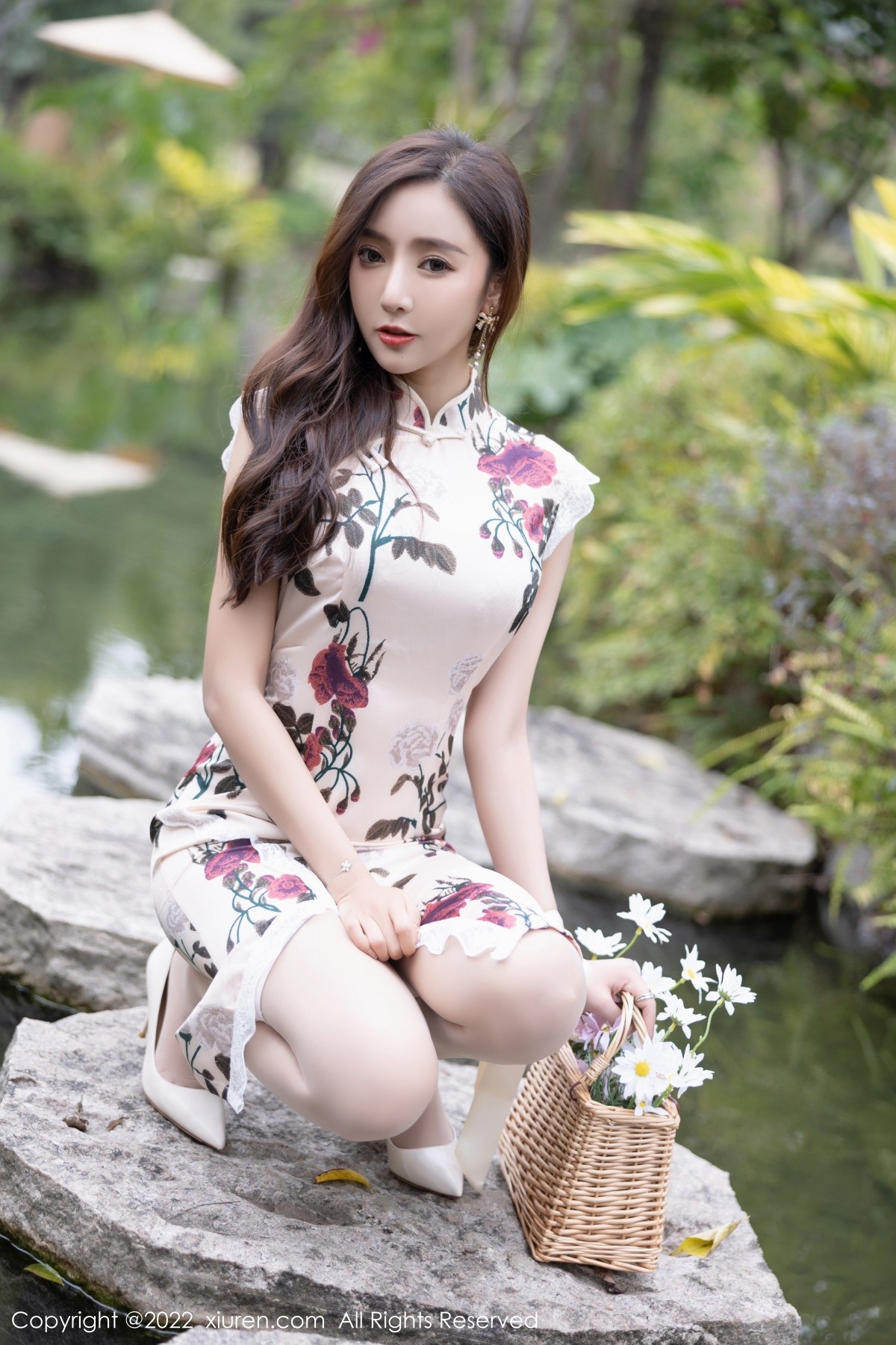 xgyw.top_XiuRen第4688期_女神王馨瑶yanni脱花纹旗袍露性感紫色内衣超薄肉丝诱惑写真72P
