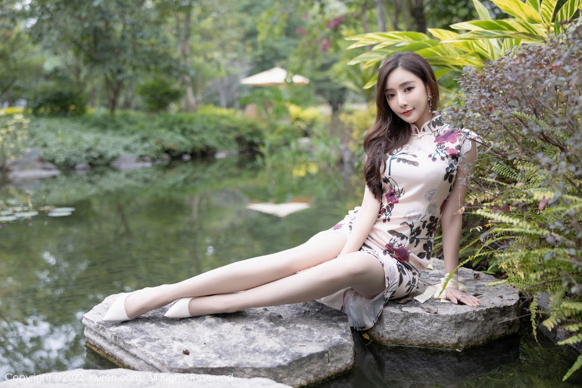 xgyw.top_XiuRen第4688期_女神王馨瑶yanni脱花纹旗袍露性感紫色内衣超薄肉丝诱惑写真72P