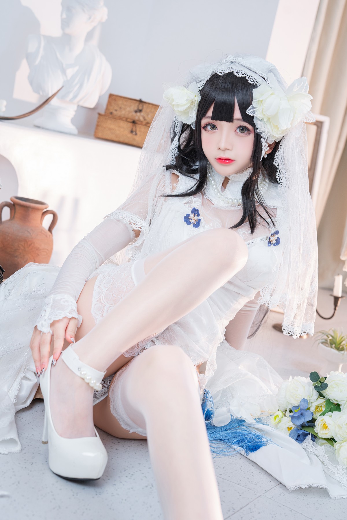 xgyw.top_网络美女松本甜奈姣95式婚纱主题白色薄纱配白色蕾丝吊袜秀翘臀美腿诱惑写真52P