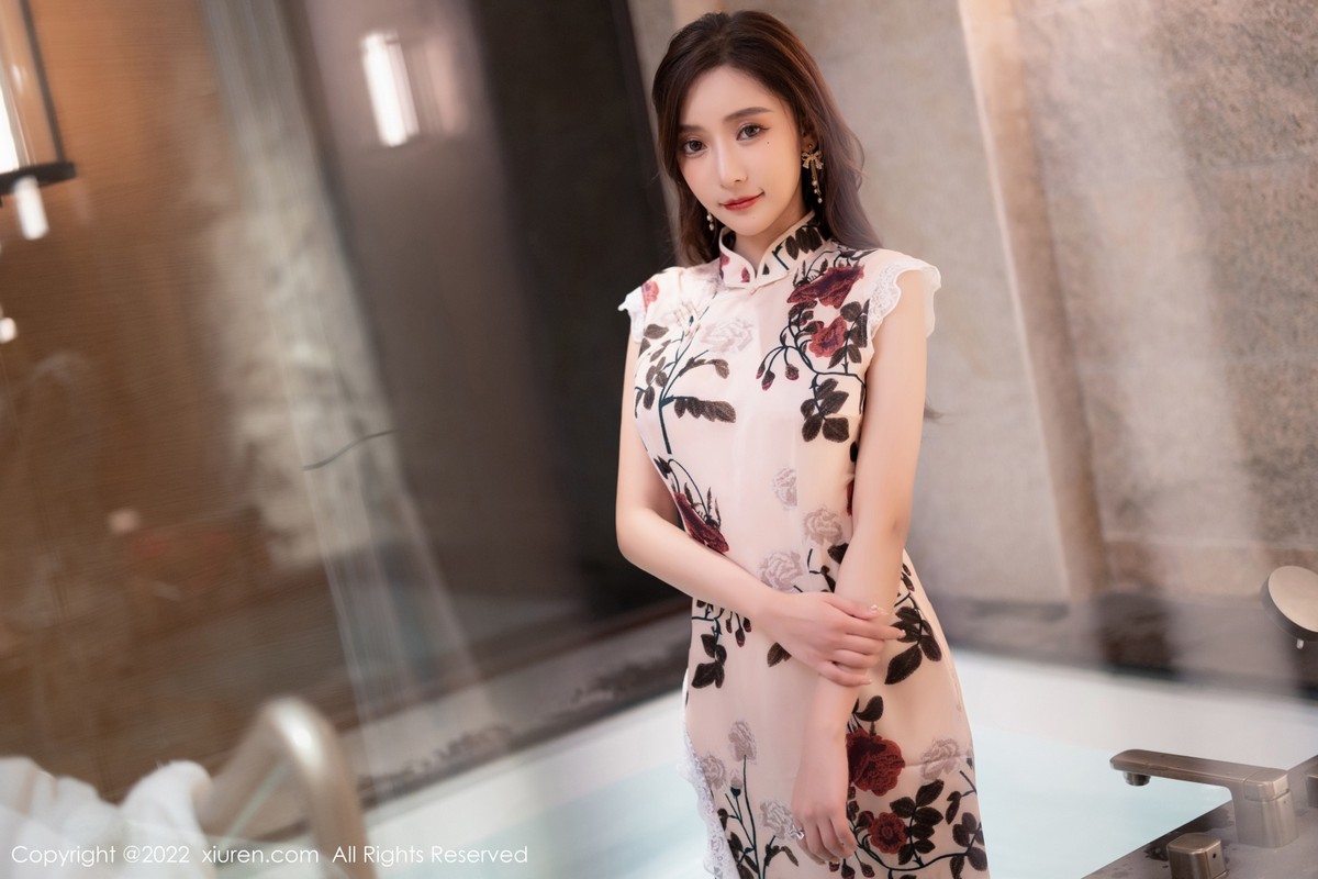 xgyw.top_XiuRen第4688期_女神王馨瑶yanni脱花纹旗袍露性感紫色内衣超薄肉丝诱惑写真72P