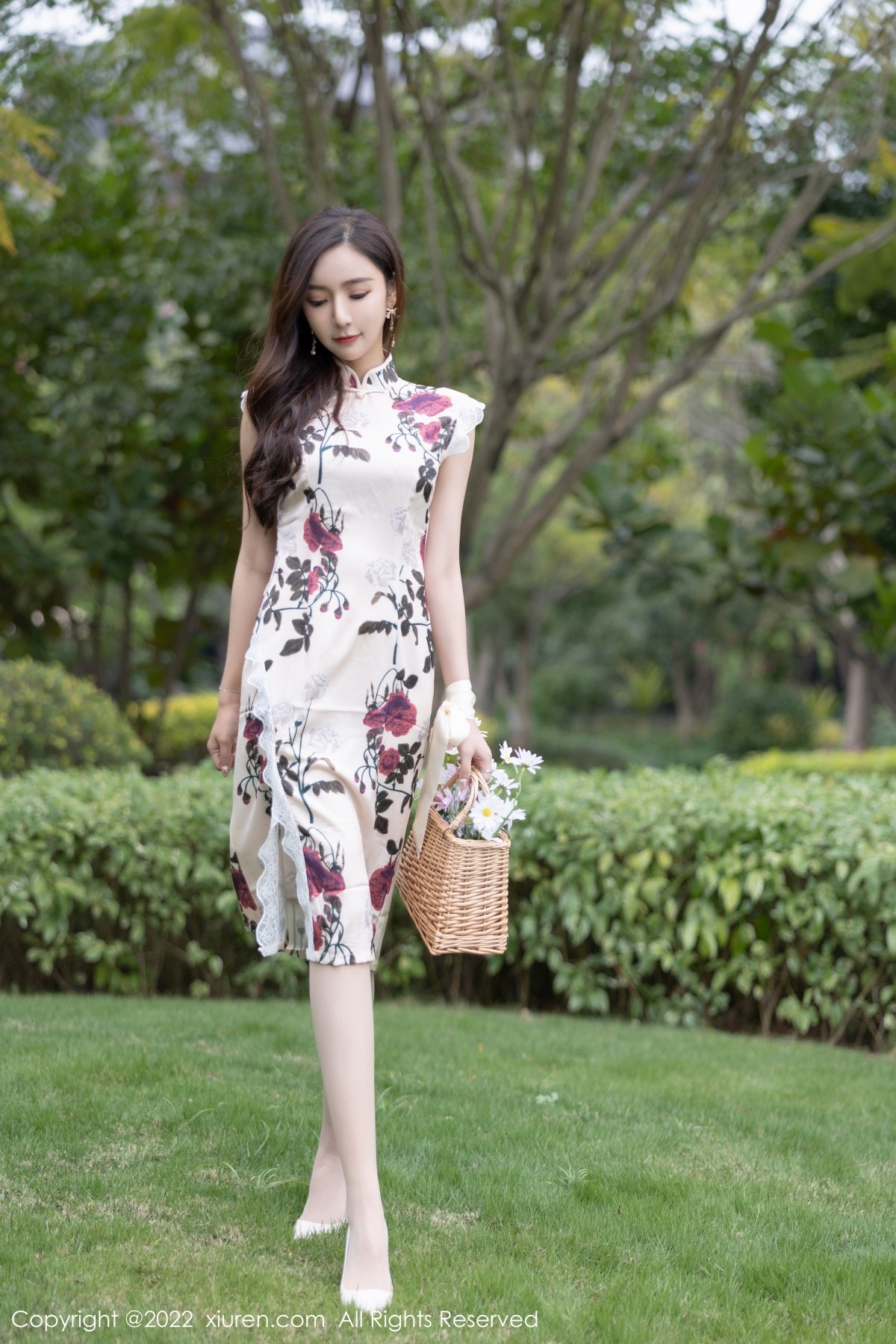 xgyw.top_XiuRen第4688期_女神王馨瑶yanni脱花纹旗袍露性感紫色内衣超薄肉丝诱惑写真72P