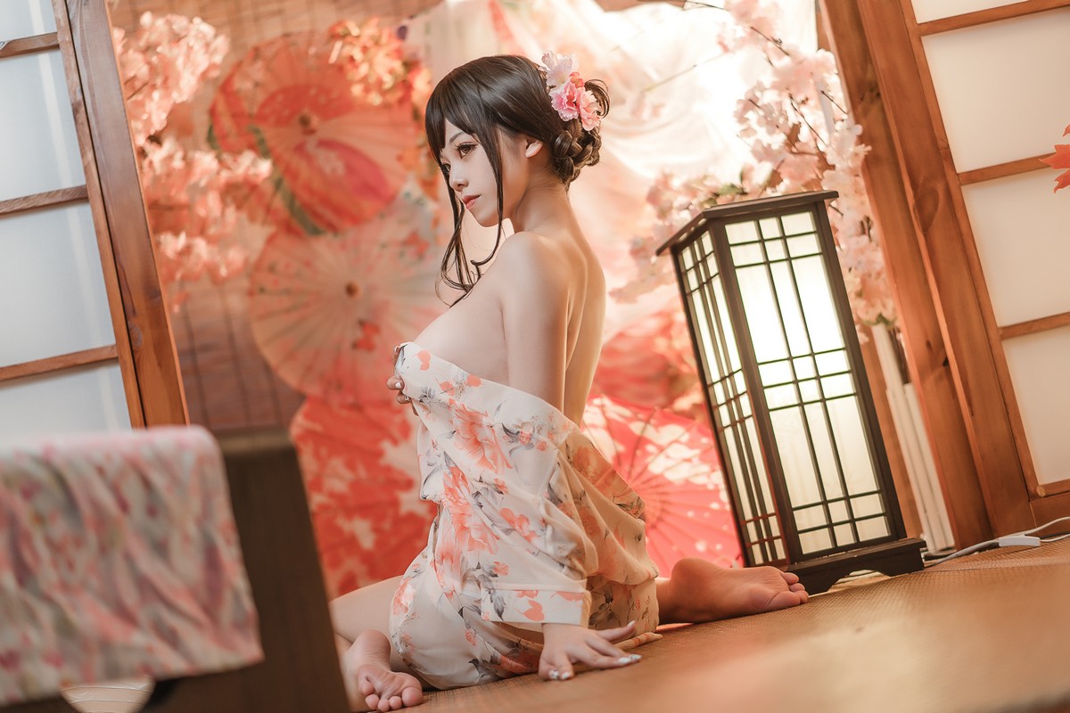 xgyw.top_萌系小姐姐蜜汁猫裘浴娘2主题私房日系风服饰半脱秀丰满身材撩人诱惑写真37P
