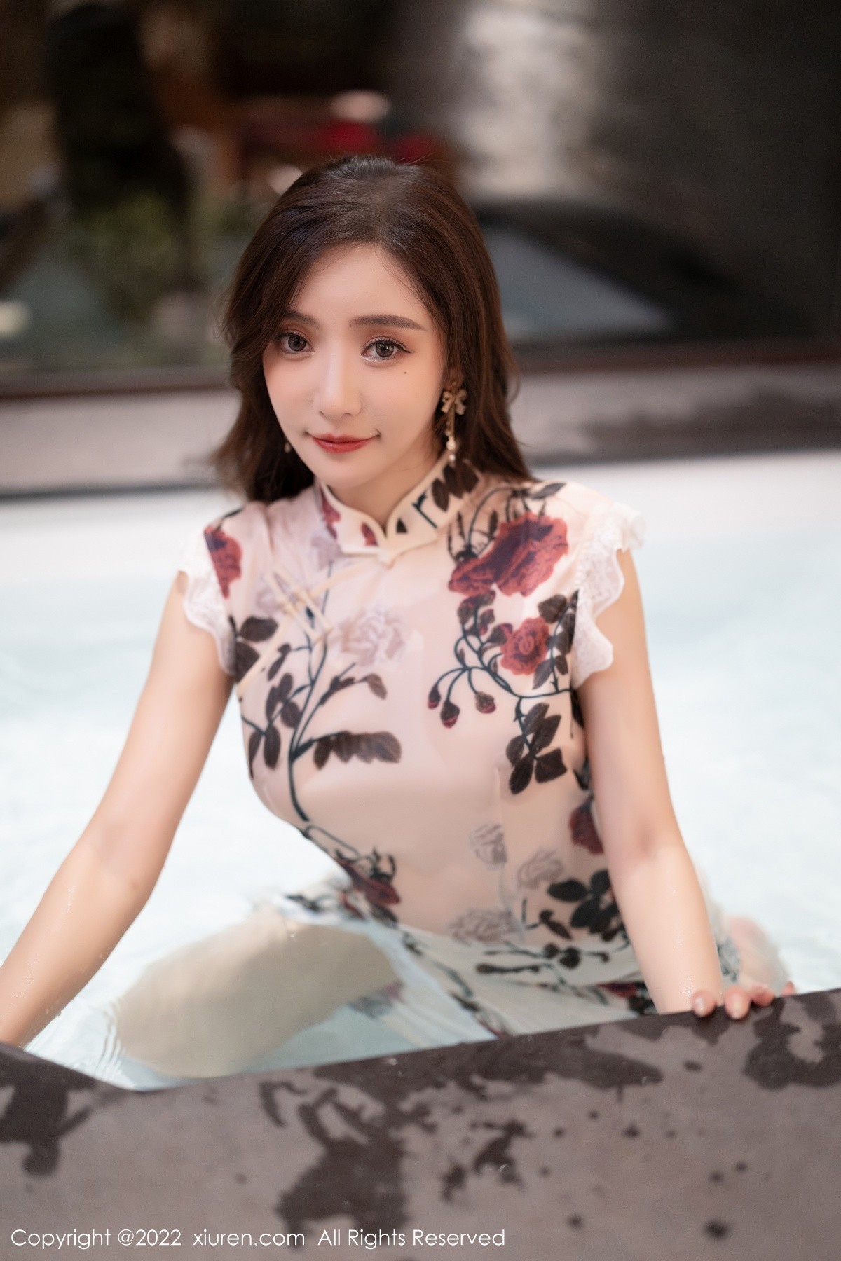 xgyw.top_XiuRen第4688期_女神王馨瑶yanni脱花纹旗袍露性感紫色内衣超薄肉丝诱惑写真72P