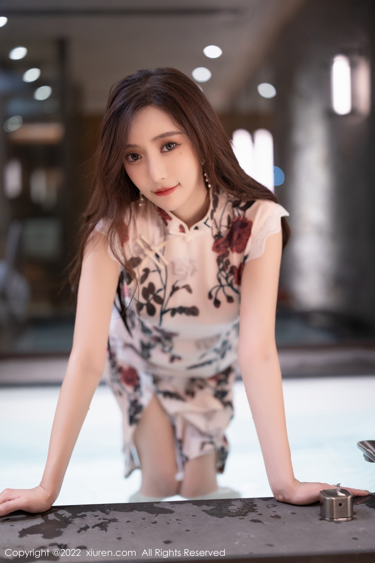 xgyw.top_XiuRen第4688期_女神王馨瑶yanni脱花纹旗袍露性感紫色内衣超薄肉丝诱惑写真72P