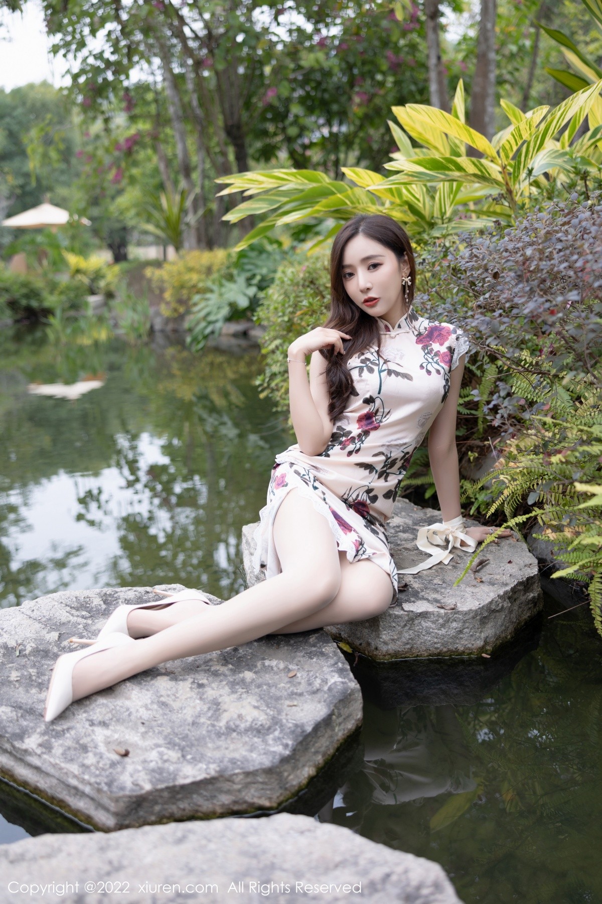xgyw.top_XiuRen第4688期_女神王馨瑶yanni脱花纹旗袍露性感紫色内衣超薄肉丝诱惑写真72P