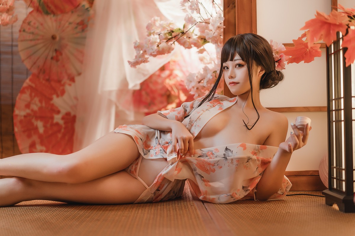 xgyw.top_萌系小姐姐蜜汁猫裘浴娘2主题私房日系风服饰半脱秀丰满身材撩人诱惑写真37P