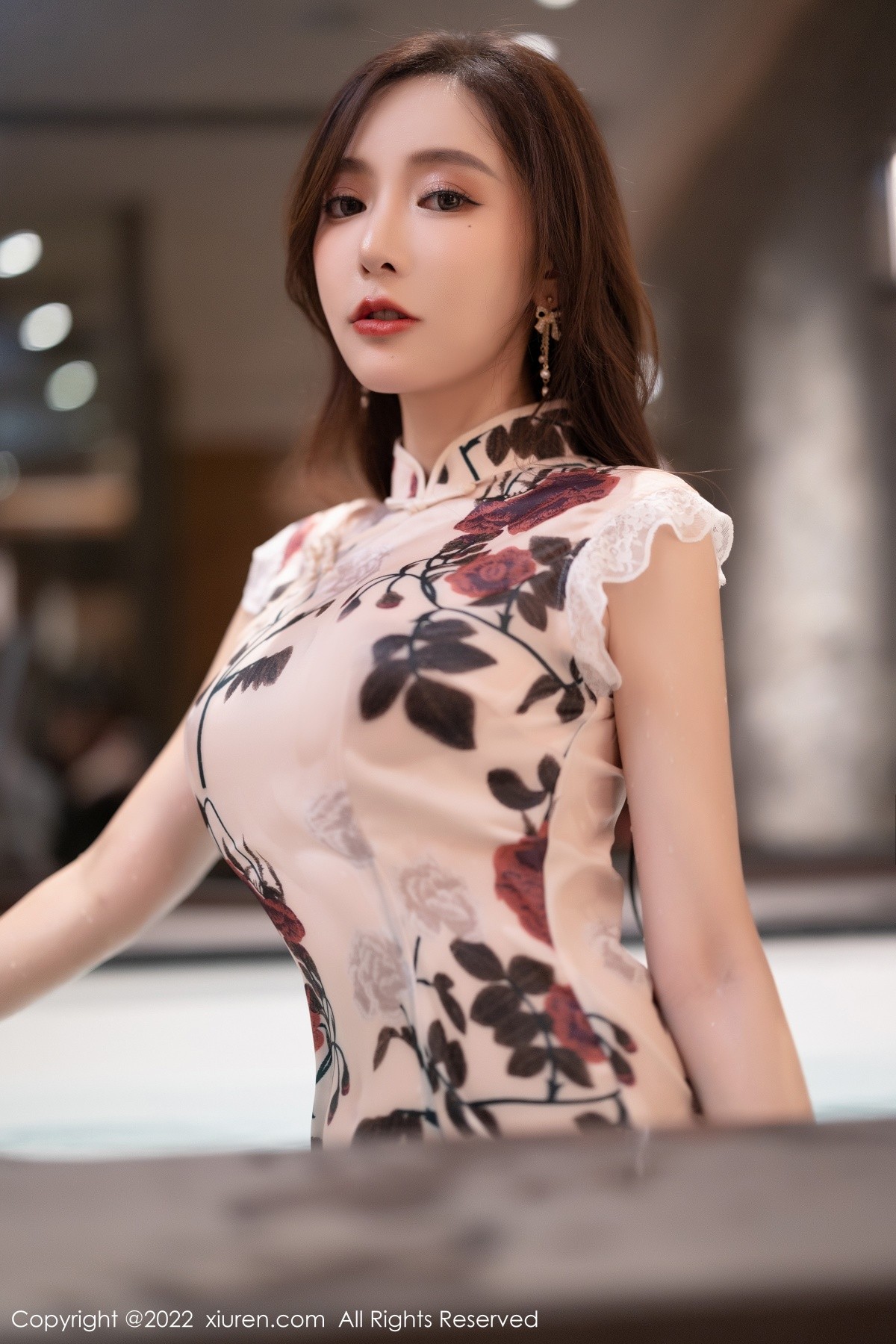 xgyw.top_XiuRen第4688期_女神王馨瑶yanni脱花纹旗袍露性感紫色内衣超薄肉丝诱惑写真72P