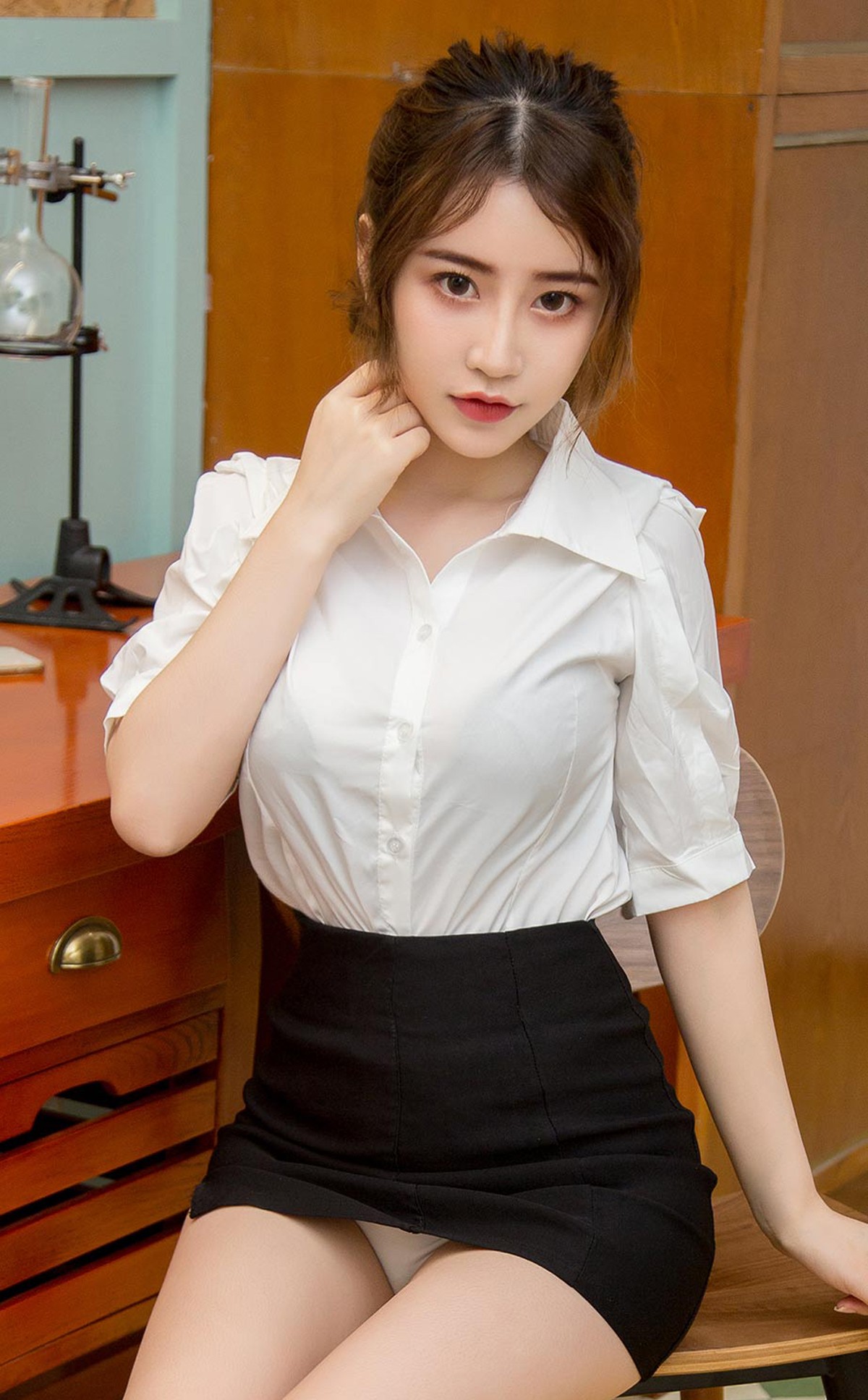 xgyw.top_[Ugirls爱尤物]No.2286_模特绯月樱Cherry私房性感深V白衬衣 红色连体衣迷人诱惑写真35P