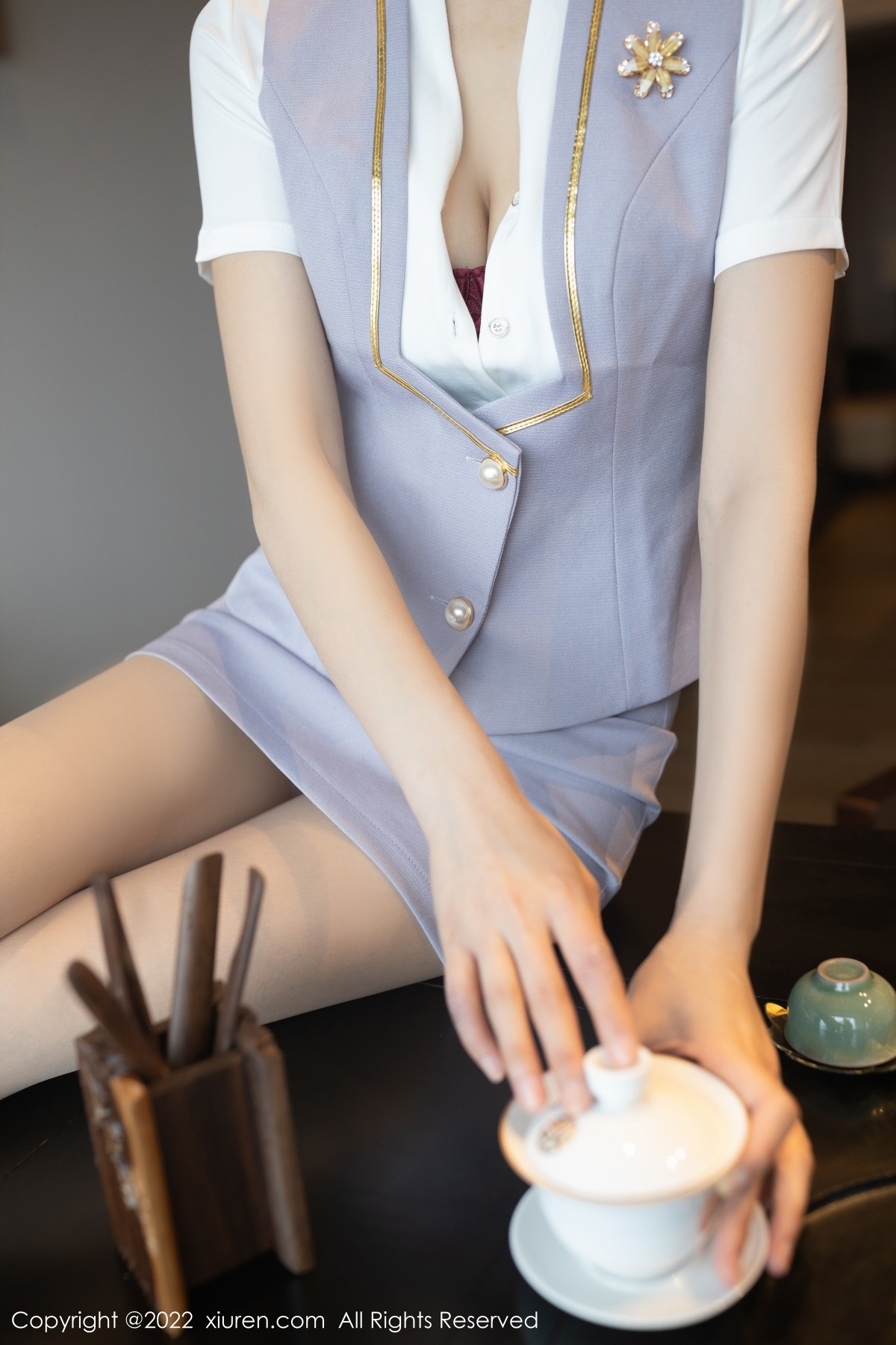 xgyw.top_XiuRen第4694期_模特陆萱萱珠三角旅拍茶艺师角色扮演红色内衣配肉丝诱惑写真78P