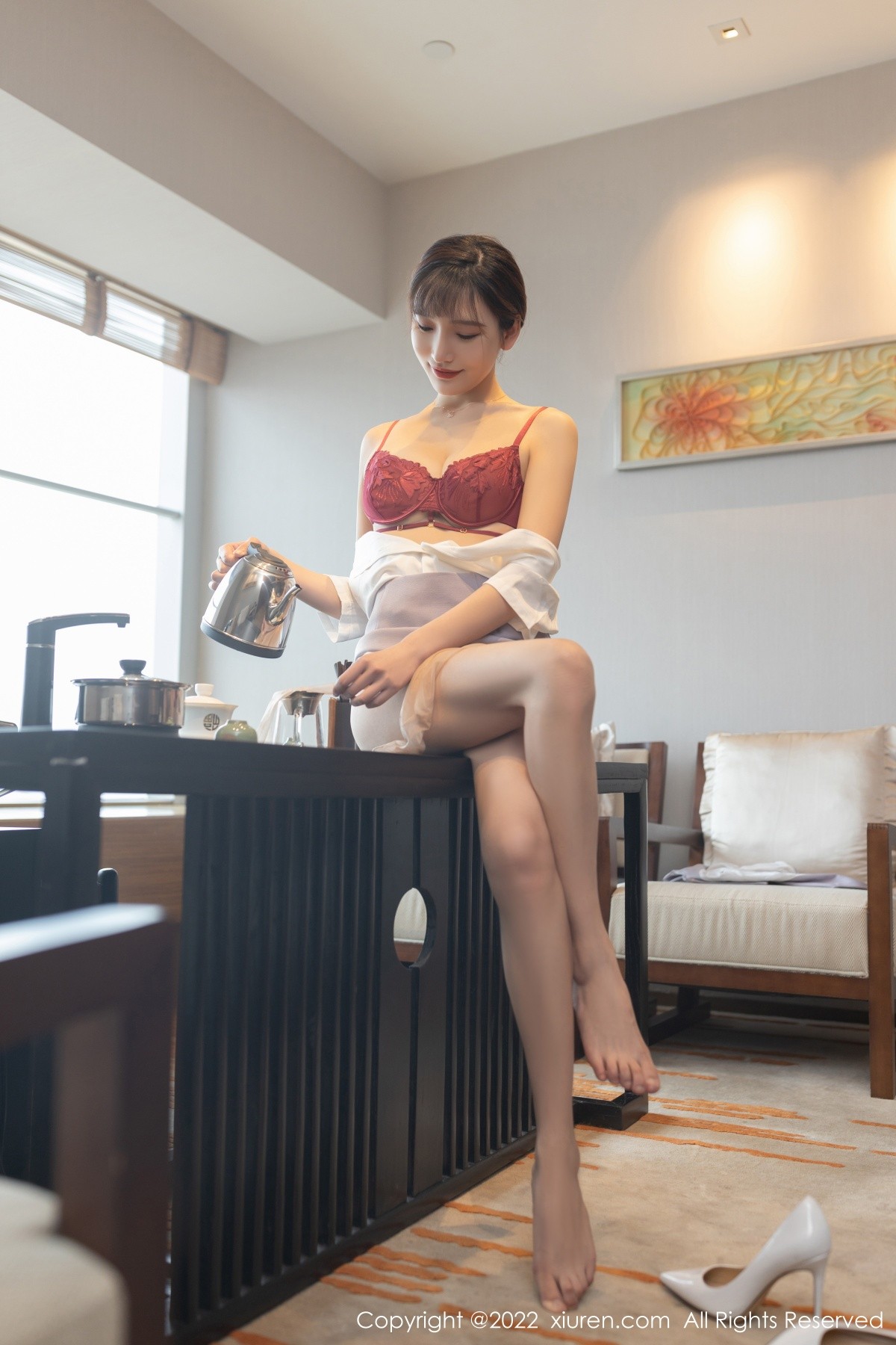 xgyw.top_XiuRen第4694期_模特陆萱萱珠三角旅拍茶艺师角色扮演红色内衣配肉丝诱惑写真78P