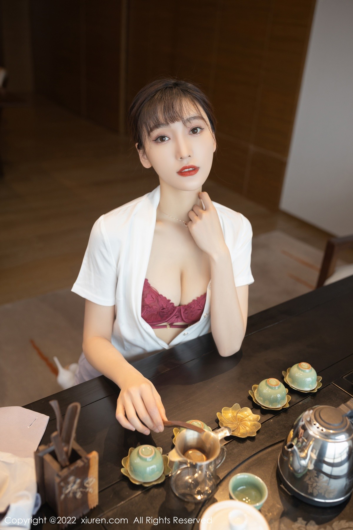 xgyw.top_XiuRen第4694期_模特陆萱萱珠三角旅拍茶艺师角色扮演红色内衣配肉丝诱惑写真78P