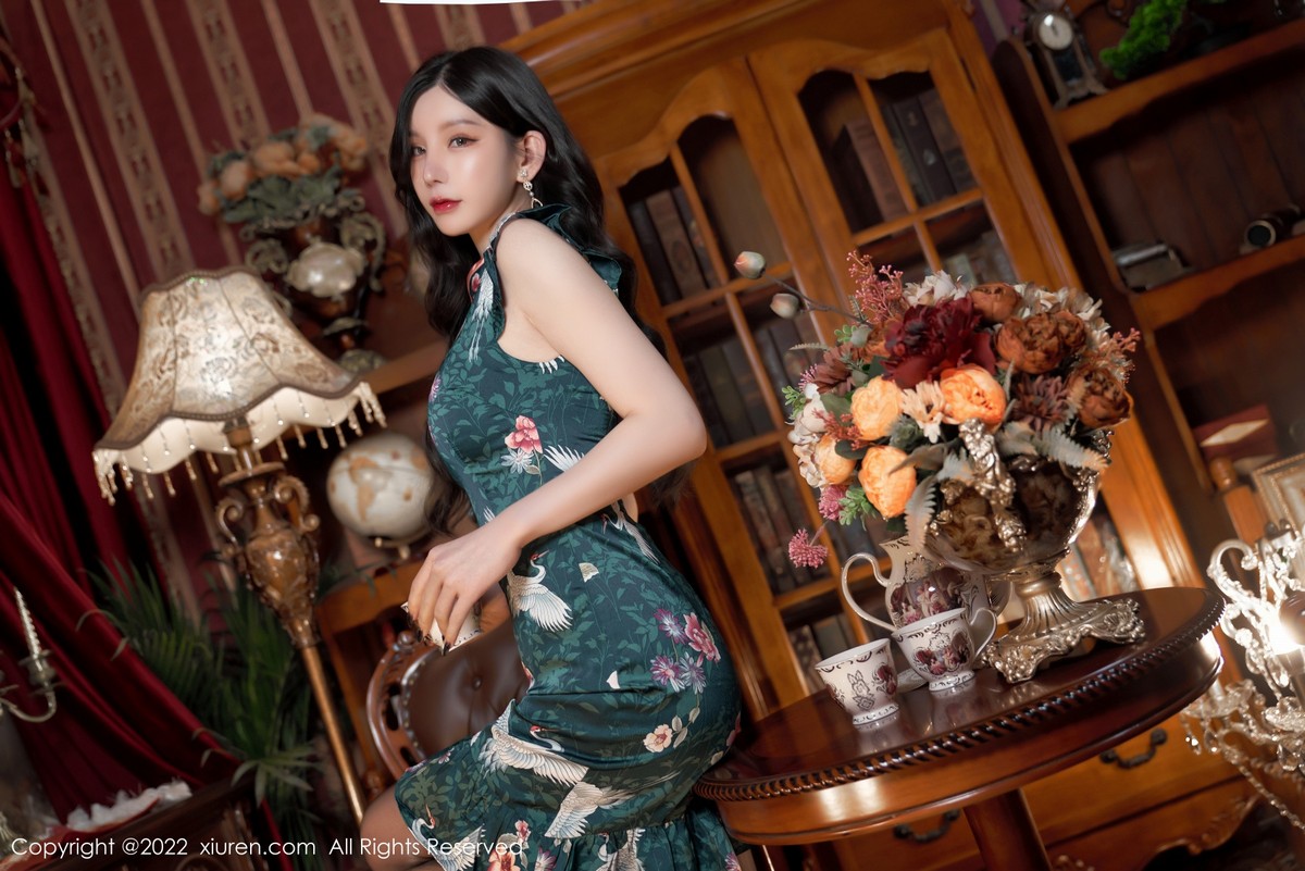 xgyw.top_XiuRen第4695期_女神周于希Sally三亚旅拍脱旗袍露性感内衣无内黑丝极致魅惑写真80P